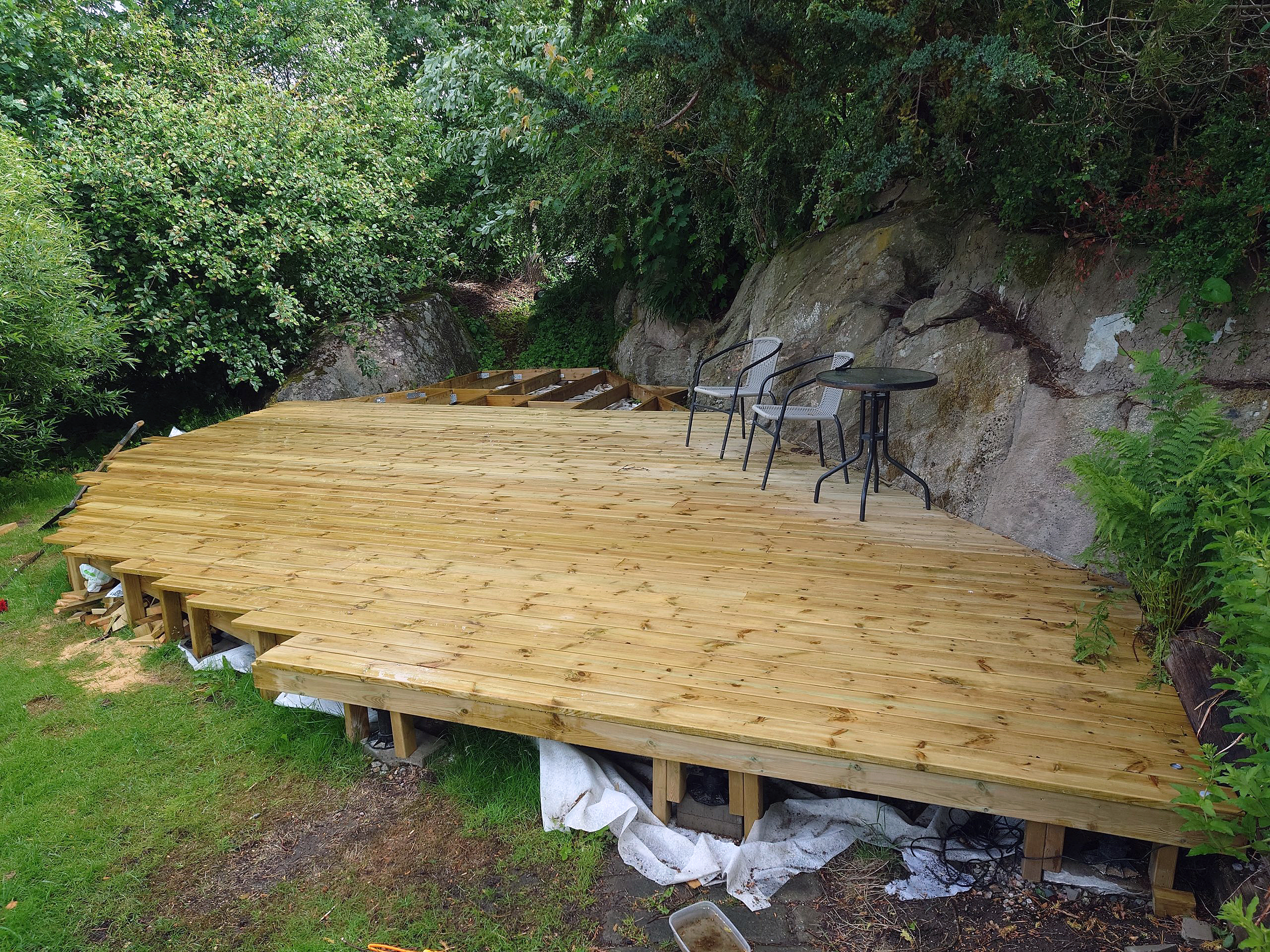 Terrasse der følger fjeldet