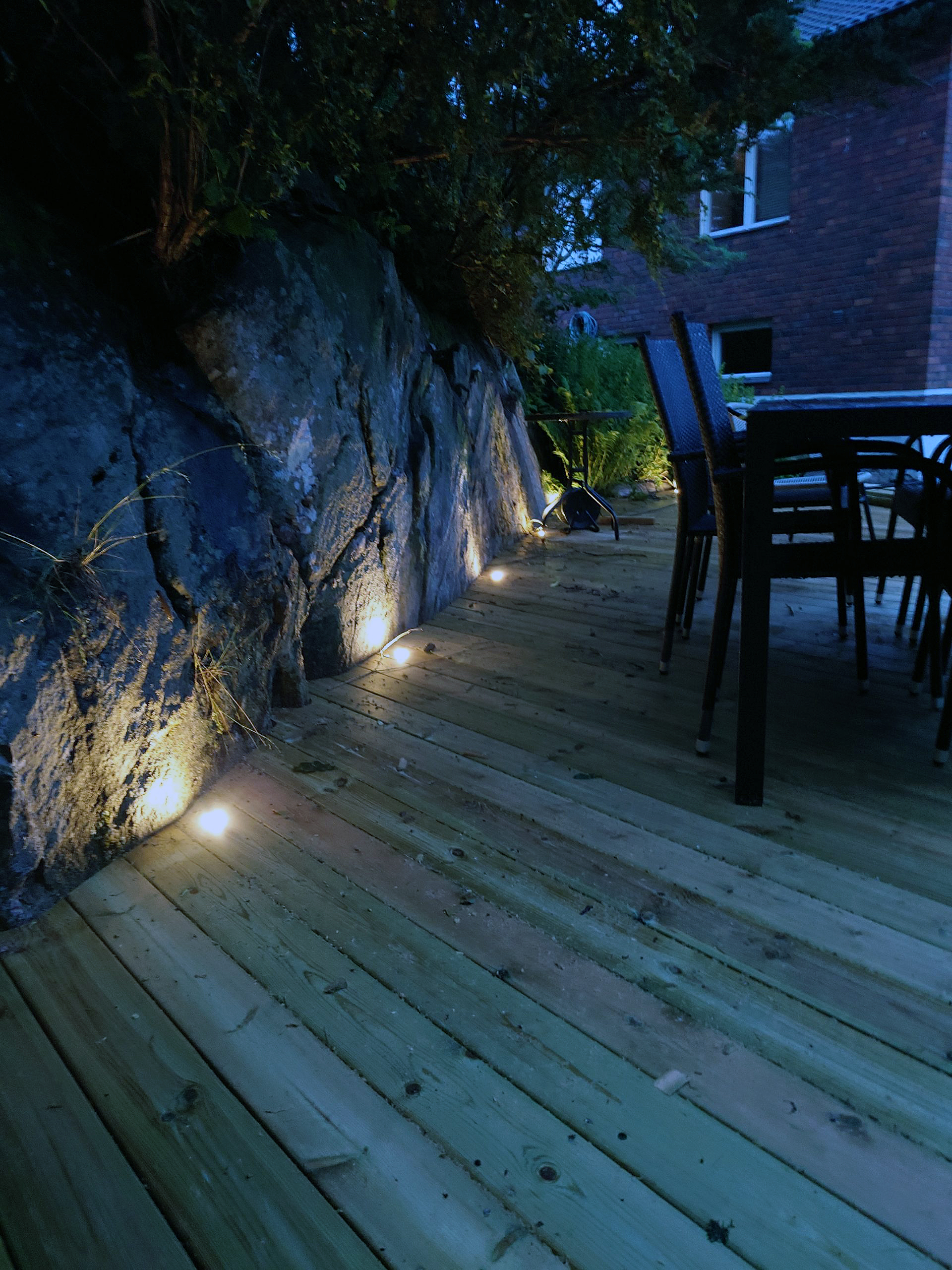 Terrasse der følger fjeldet