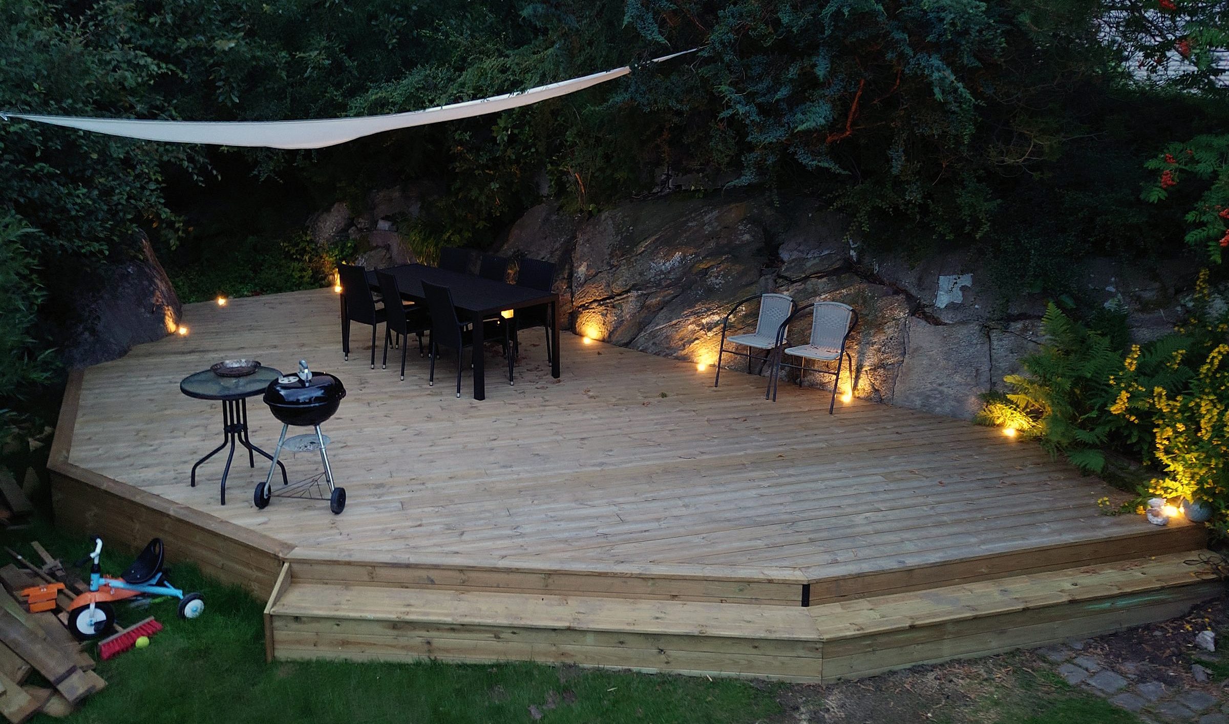 Terrasse der følger fjeldet