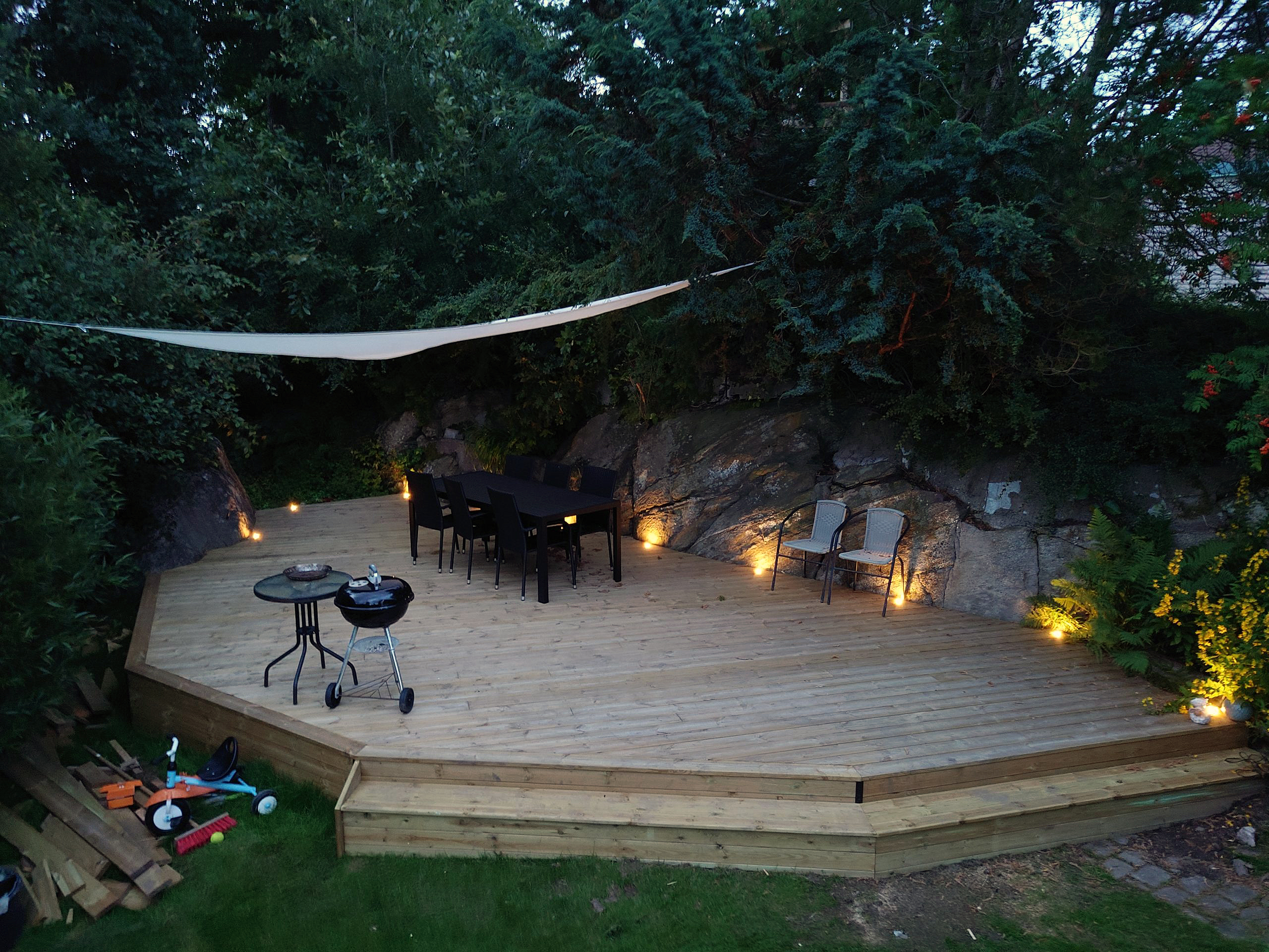 Terrasse der følger fjeldet