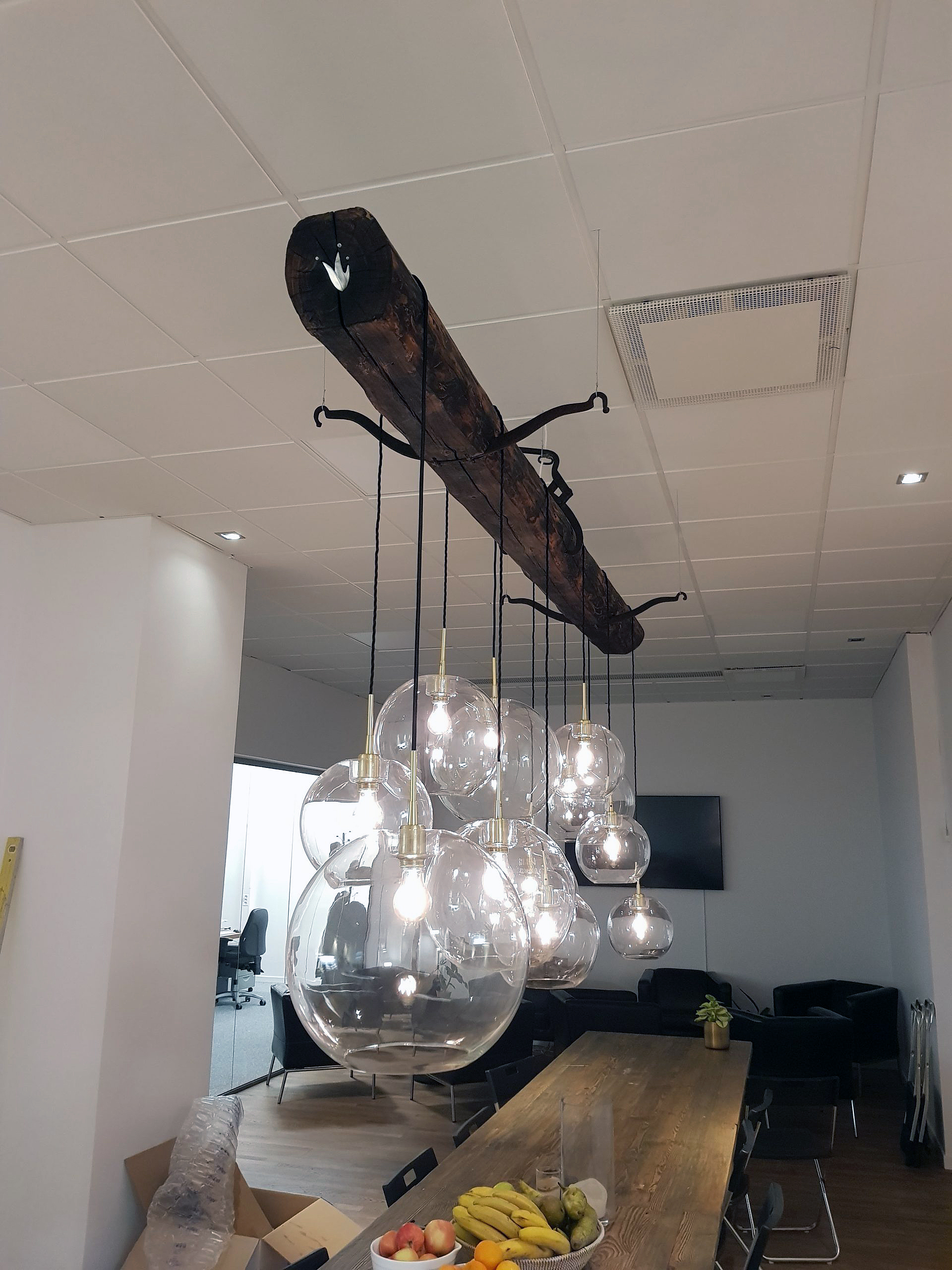 Lampe lavet af træbjælke