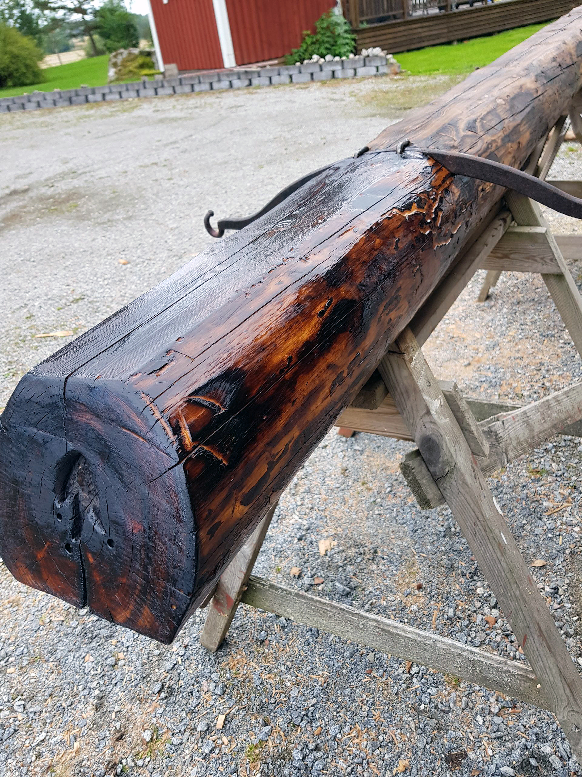 Lampe lavet af træbjælke