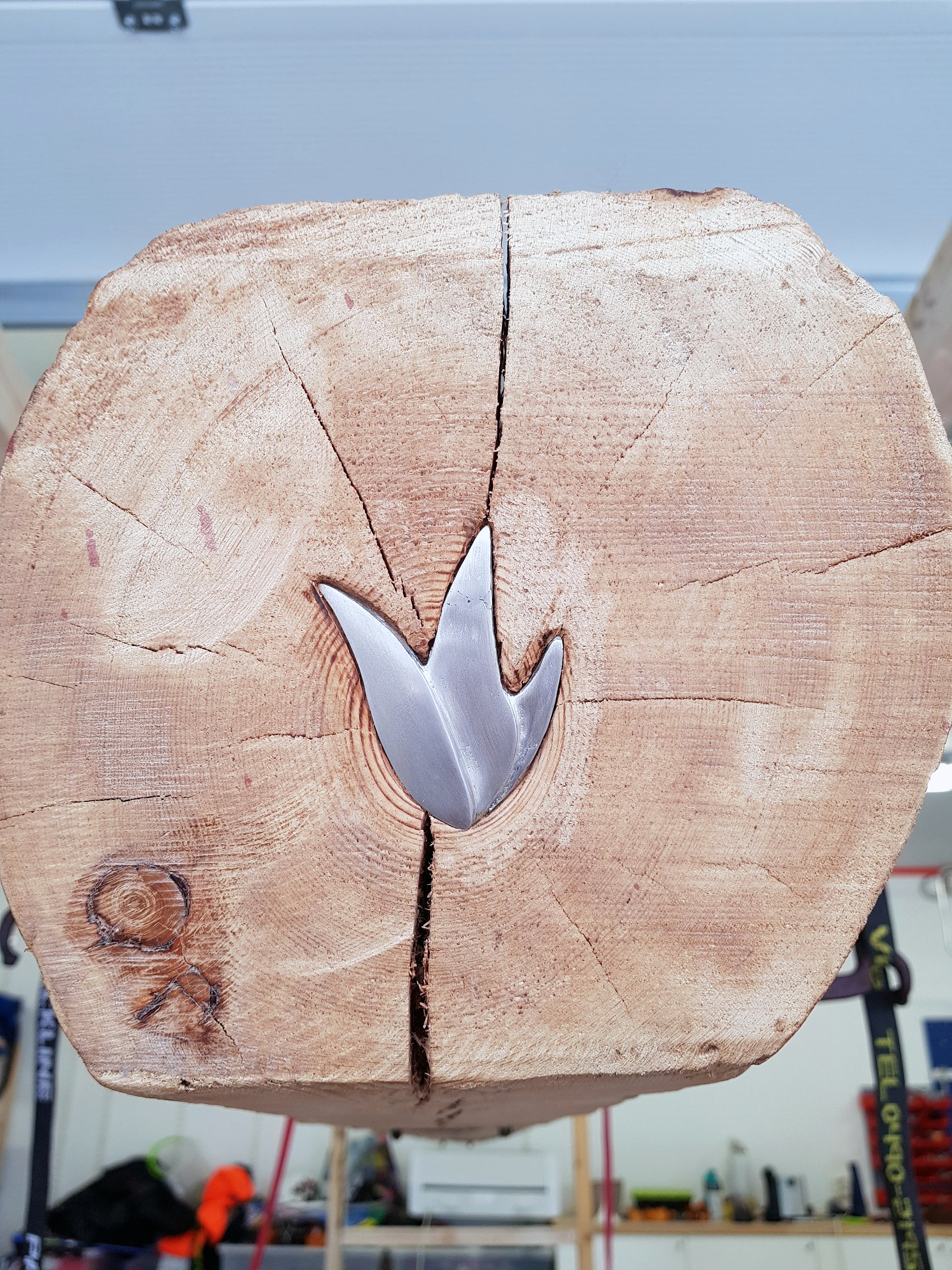 Lampe lavet af træbjælke