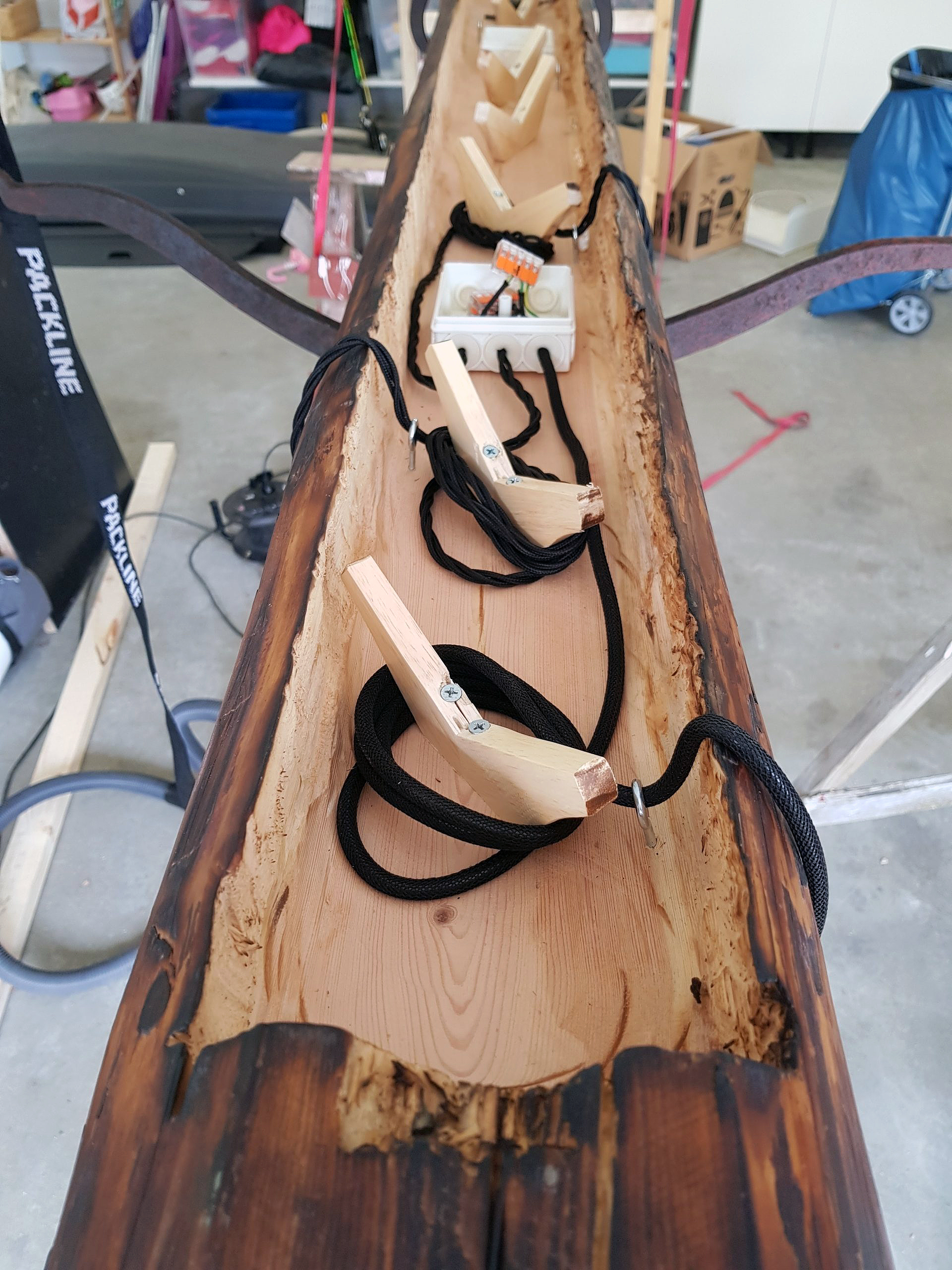 Lampe lavet af træbjælke