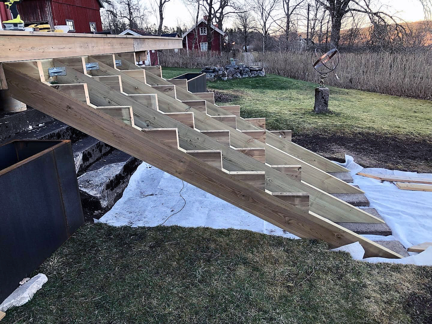 Trætrappe til verandaen