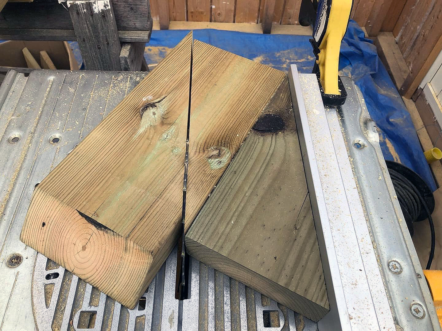 Trætrappe til verandaen