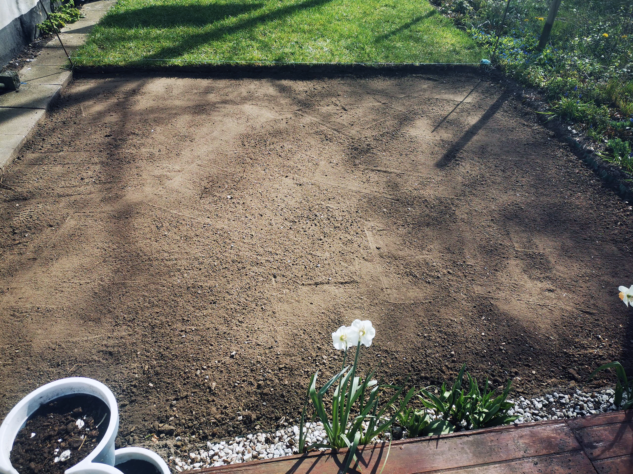 Lille og charmerende fliseterrasse