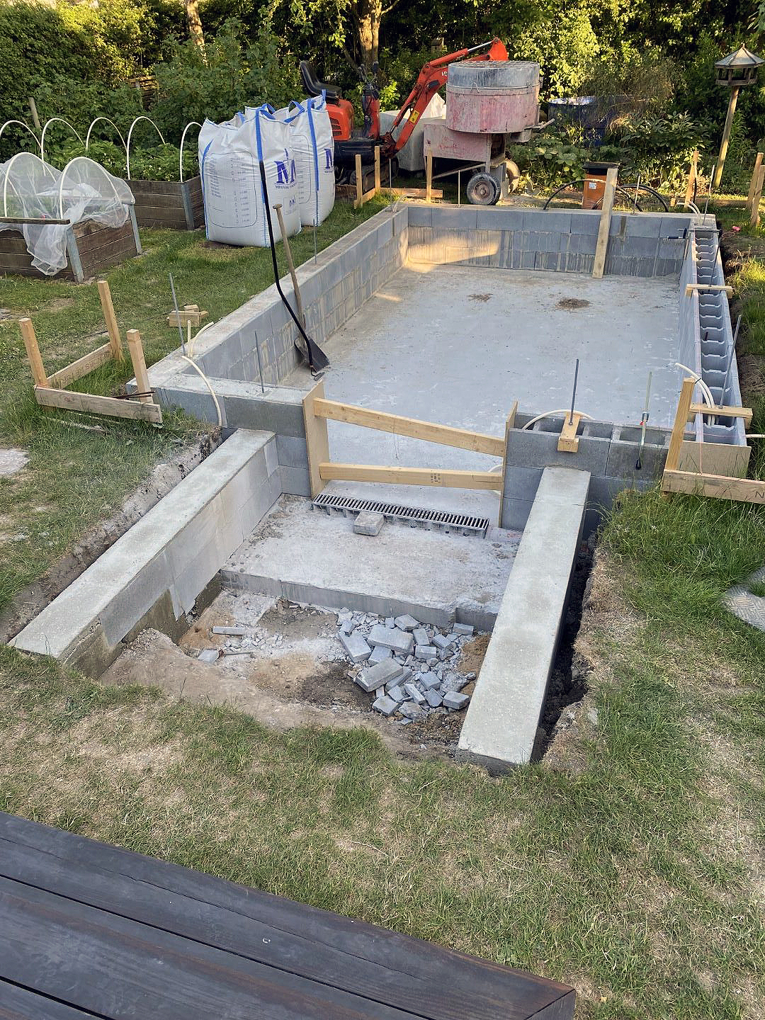 Nedgravet orangeri holder på varmen