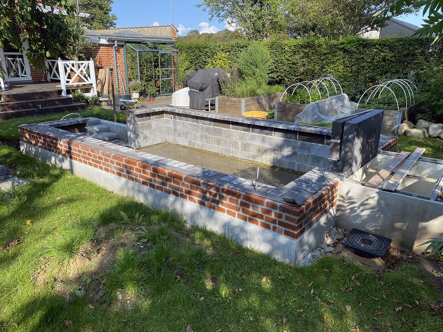 Nedgravet orangeri holder på varmen