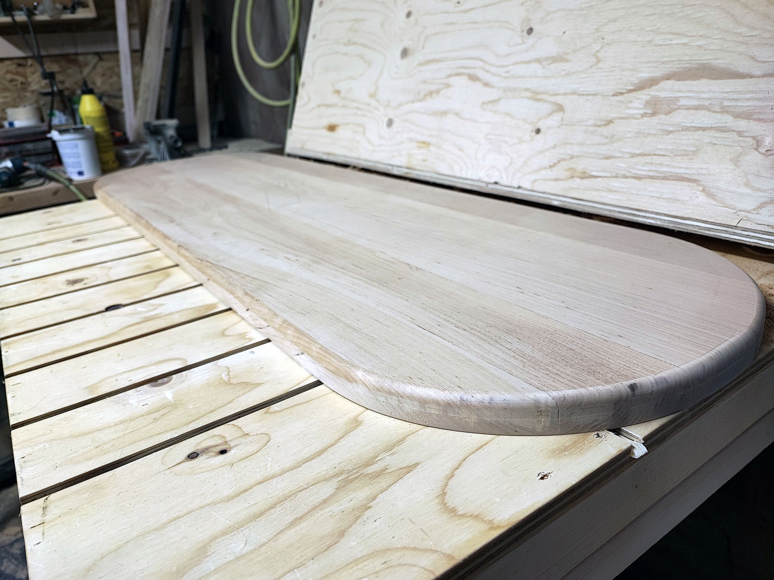 Sofabord med tyk plade af eg