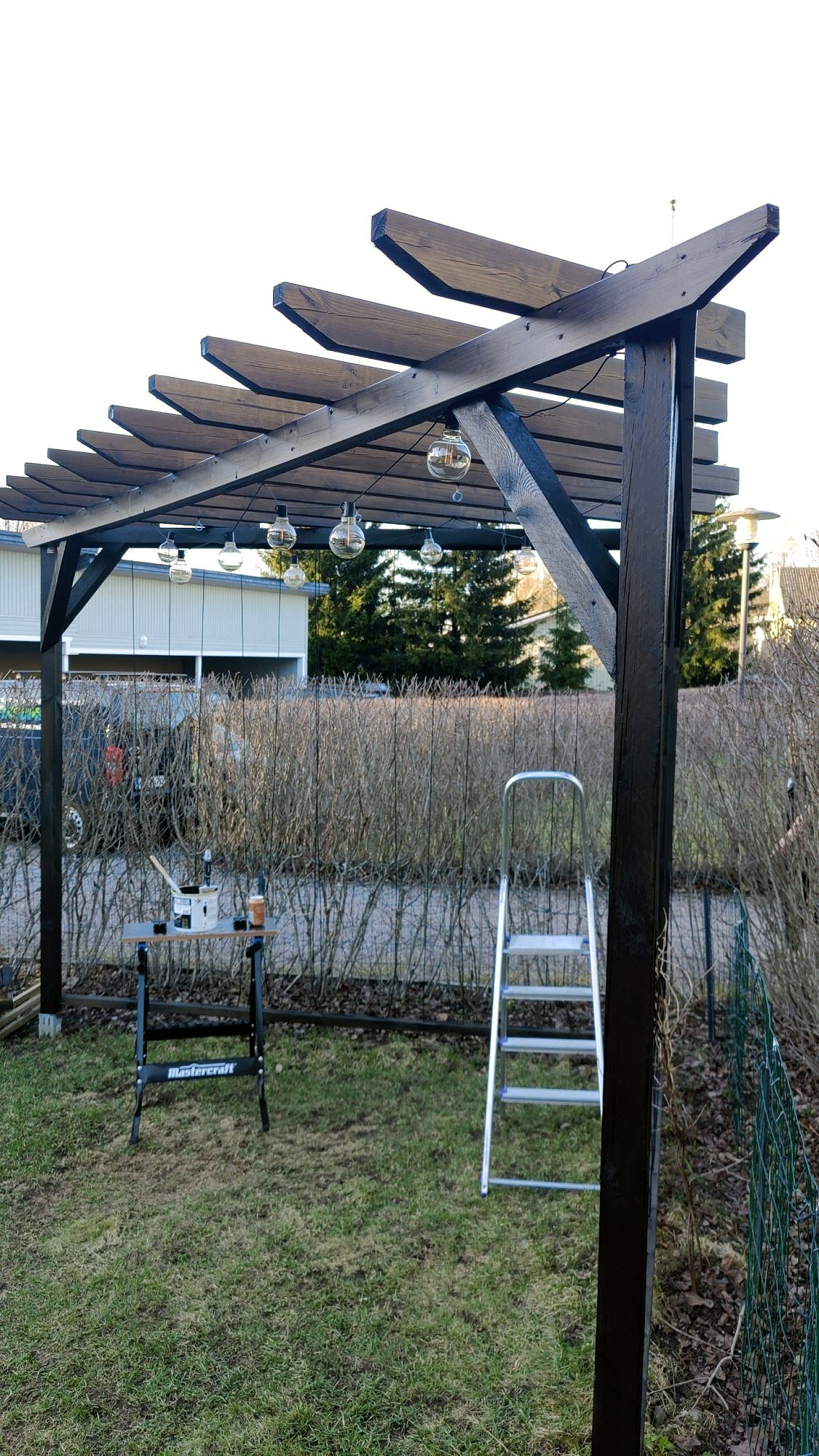 Trekantet pergola