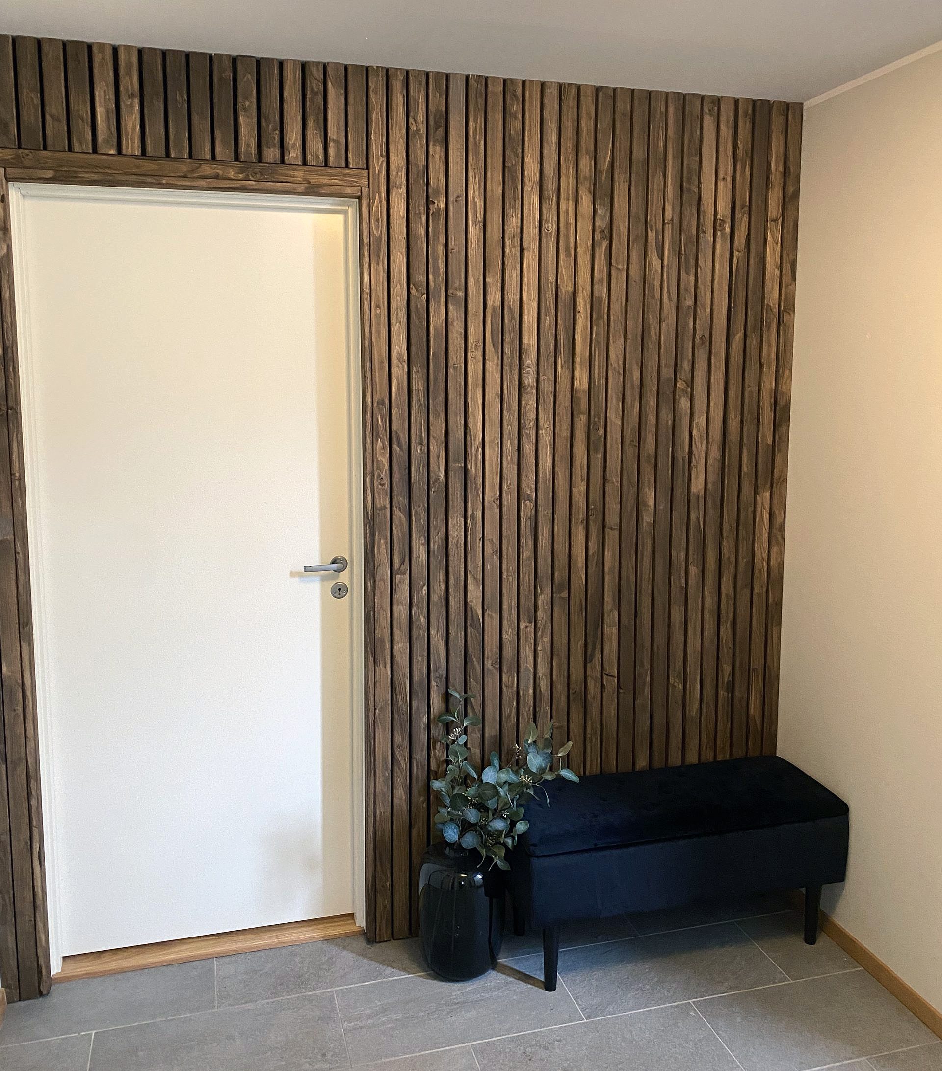 Flot og billig væg med listebeklædning