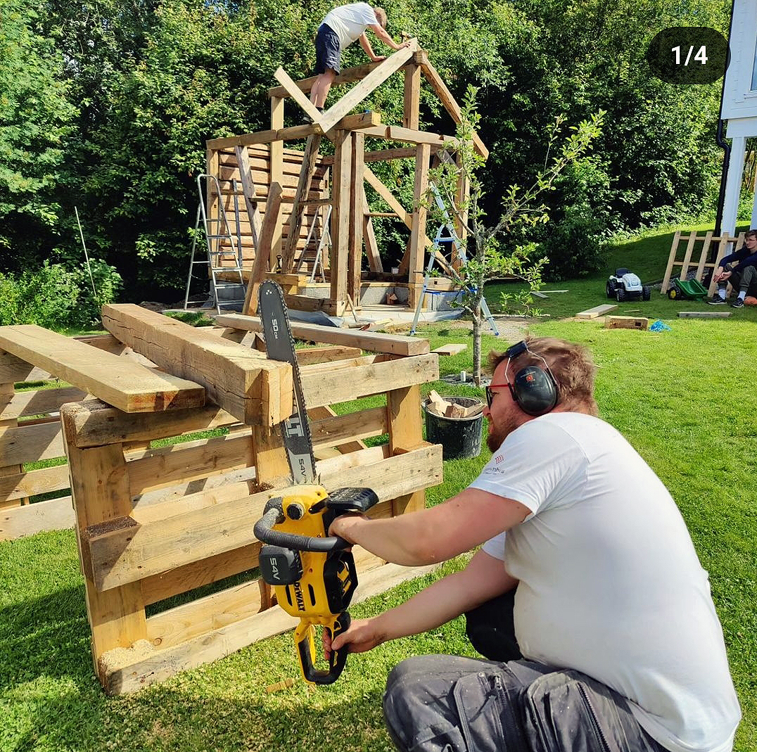 Hønsehus bygget af 90% genbrug