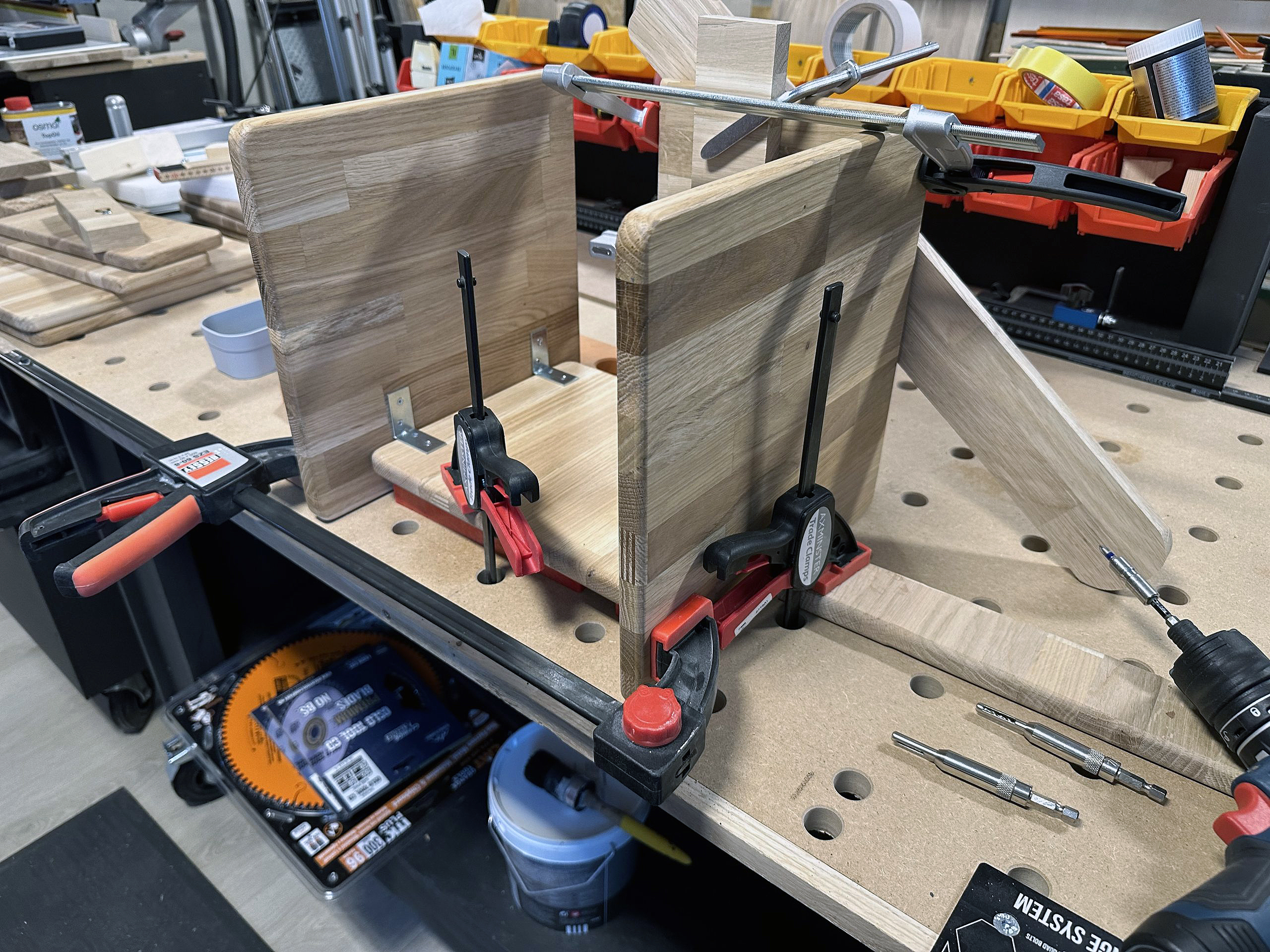 Børnebord med 4 forskellige bordplader