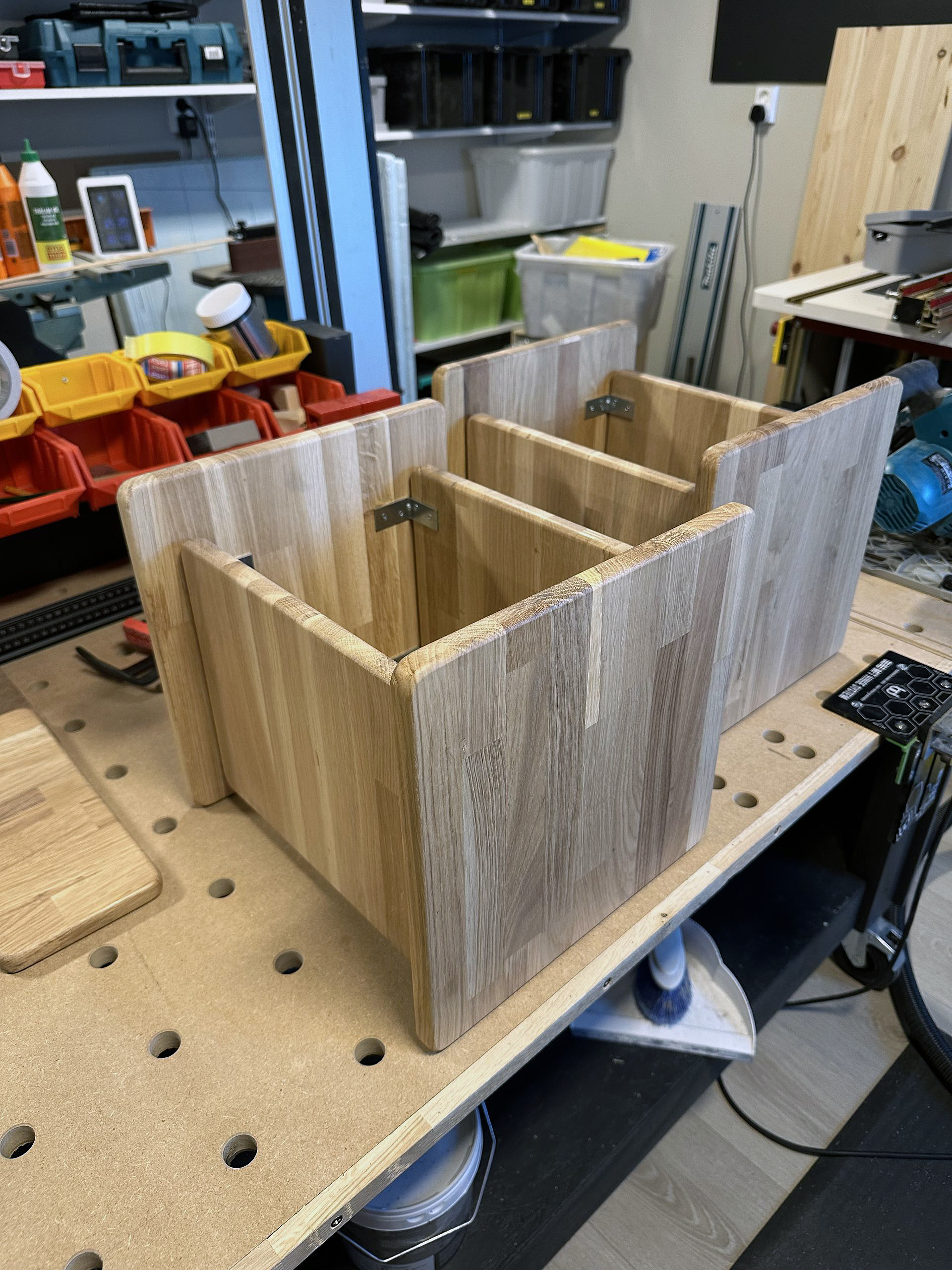 Børnebord med 4 forskellige bordplader