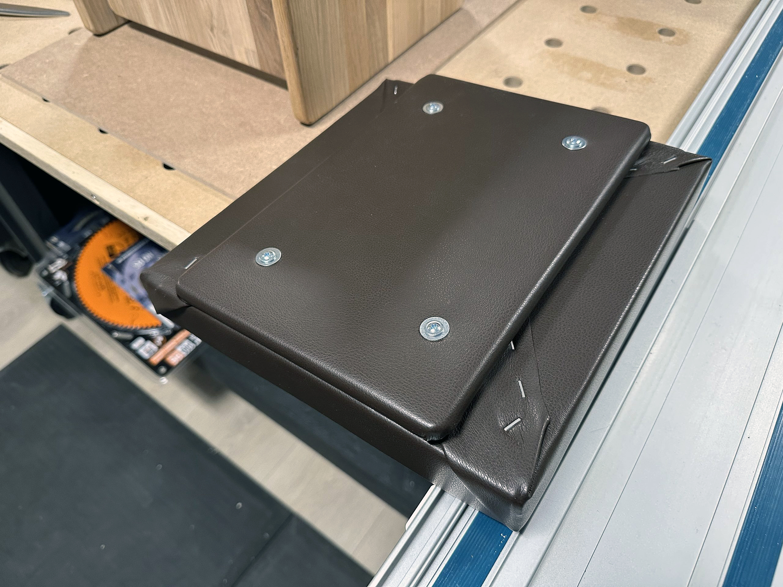 Børnebord med 4 forskellige bordplader