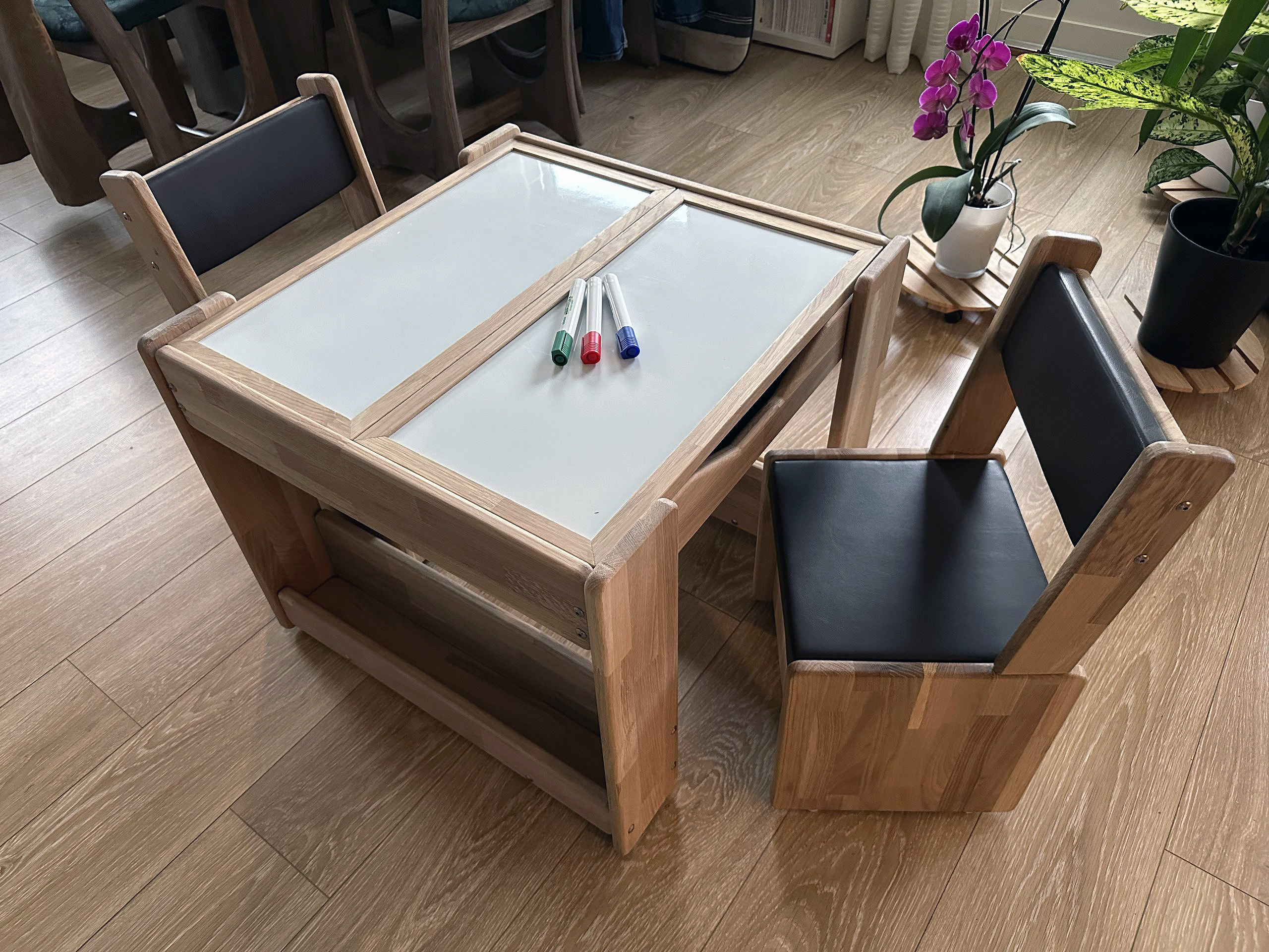 Børnebord med 4 forskellige bordplader