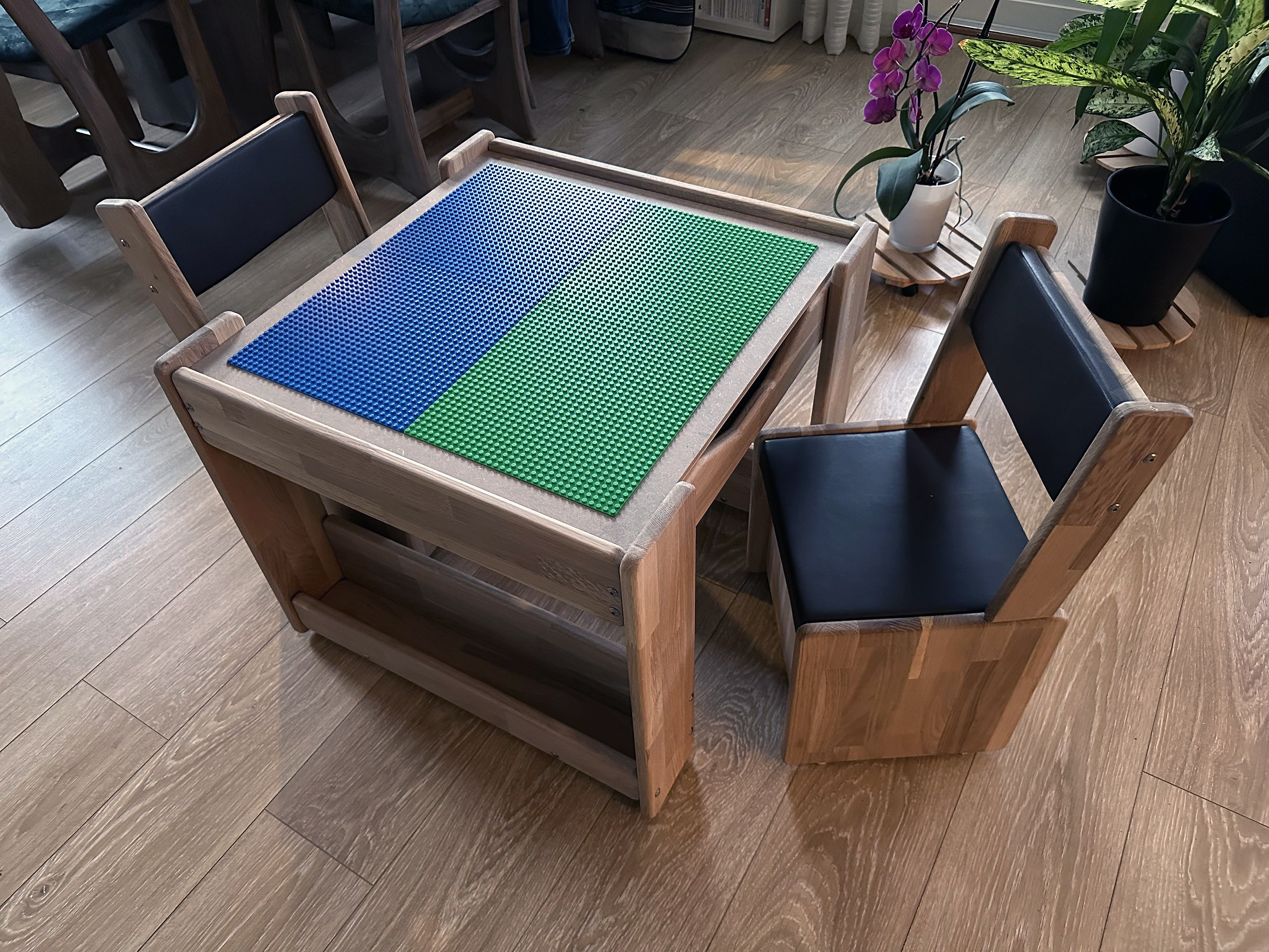 Børnebord med 4 forskellige bordplader