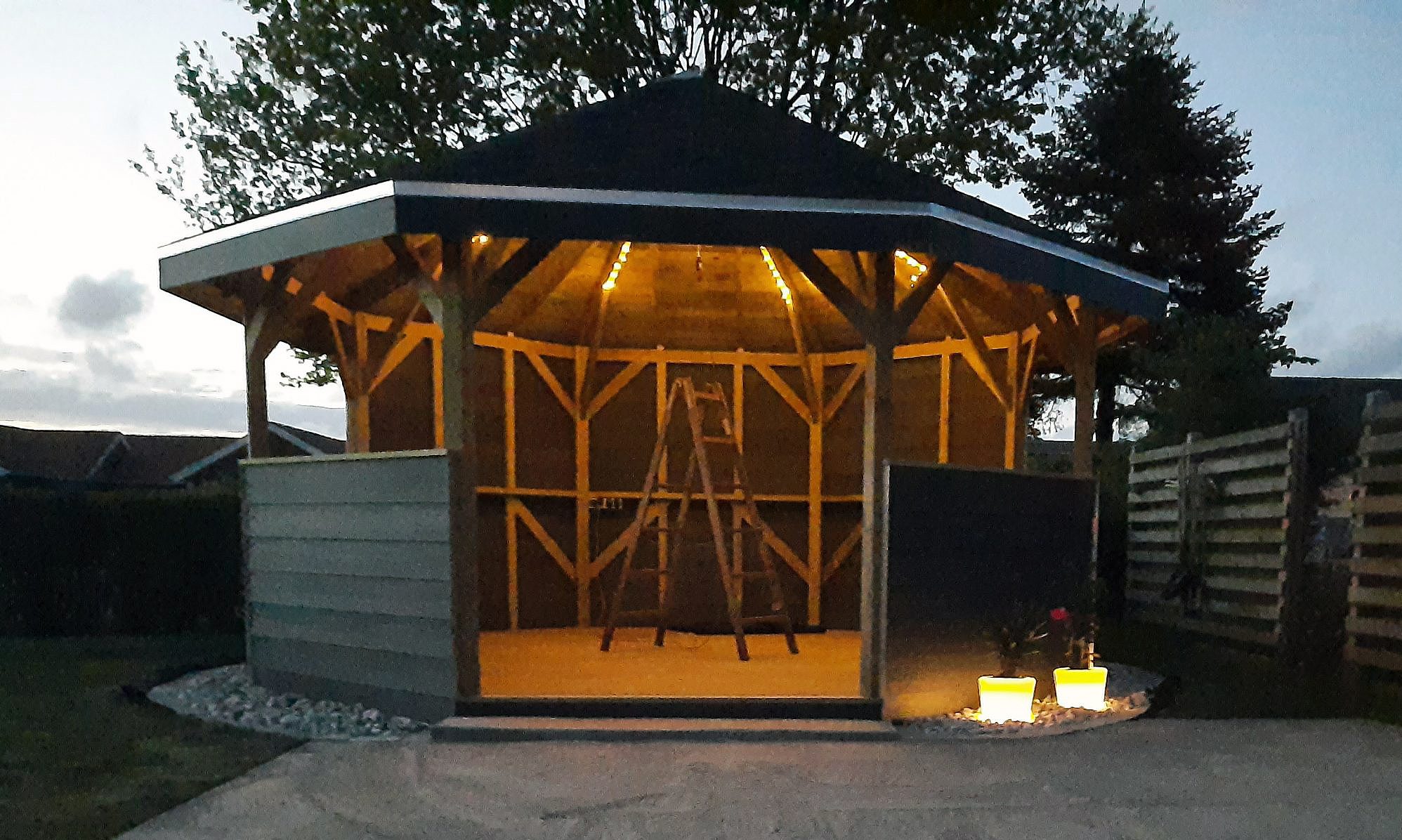 8-kantet havepavillon på 18 m2