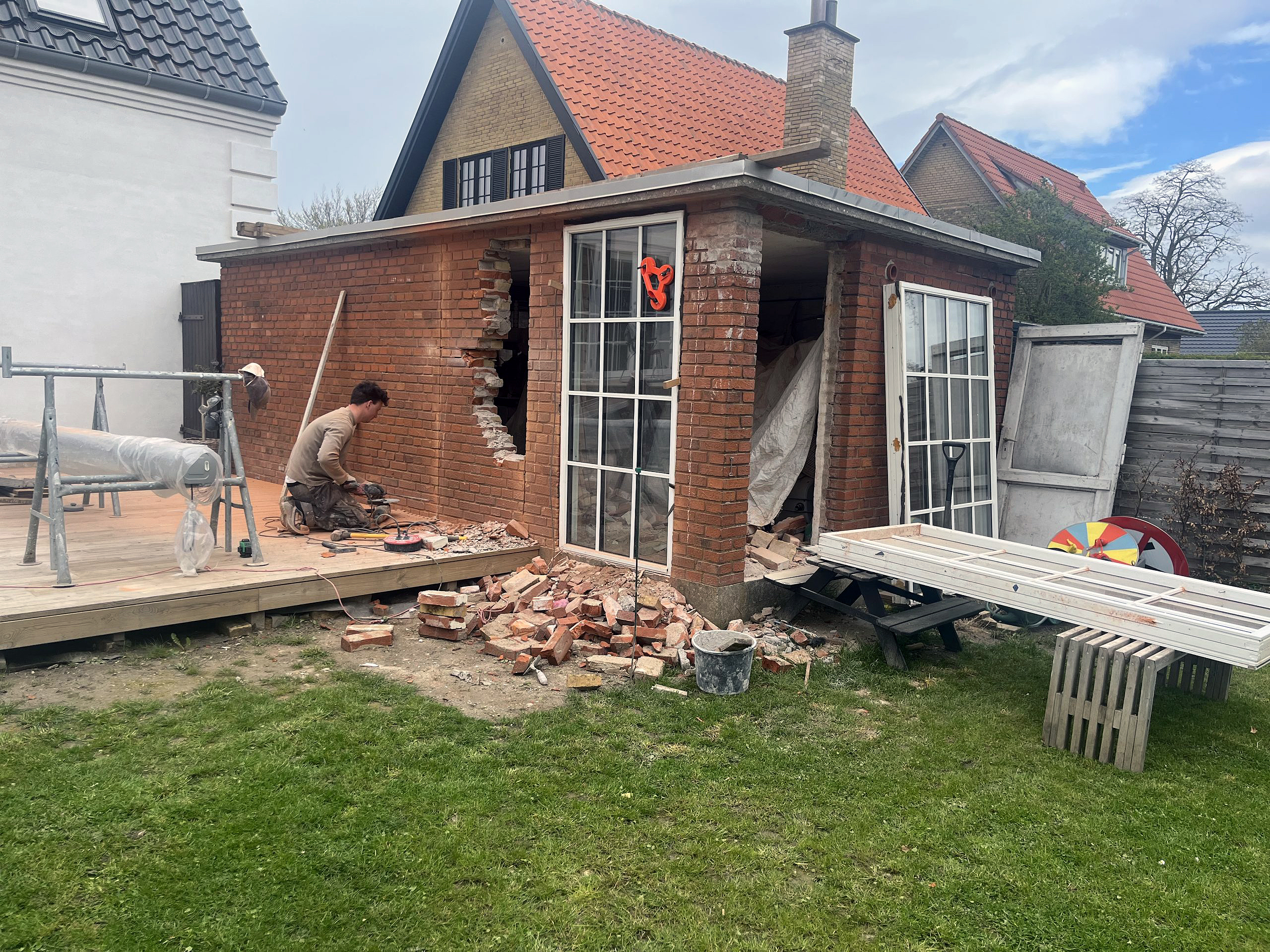 Halvdelen af garagen ombygget til orangeri