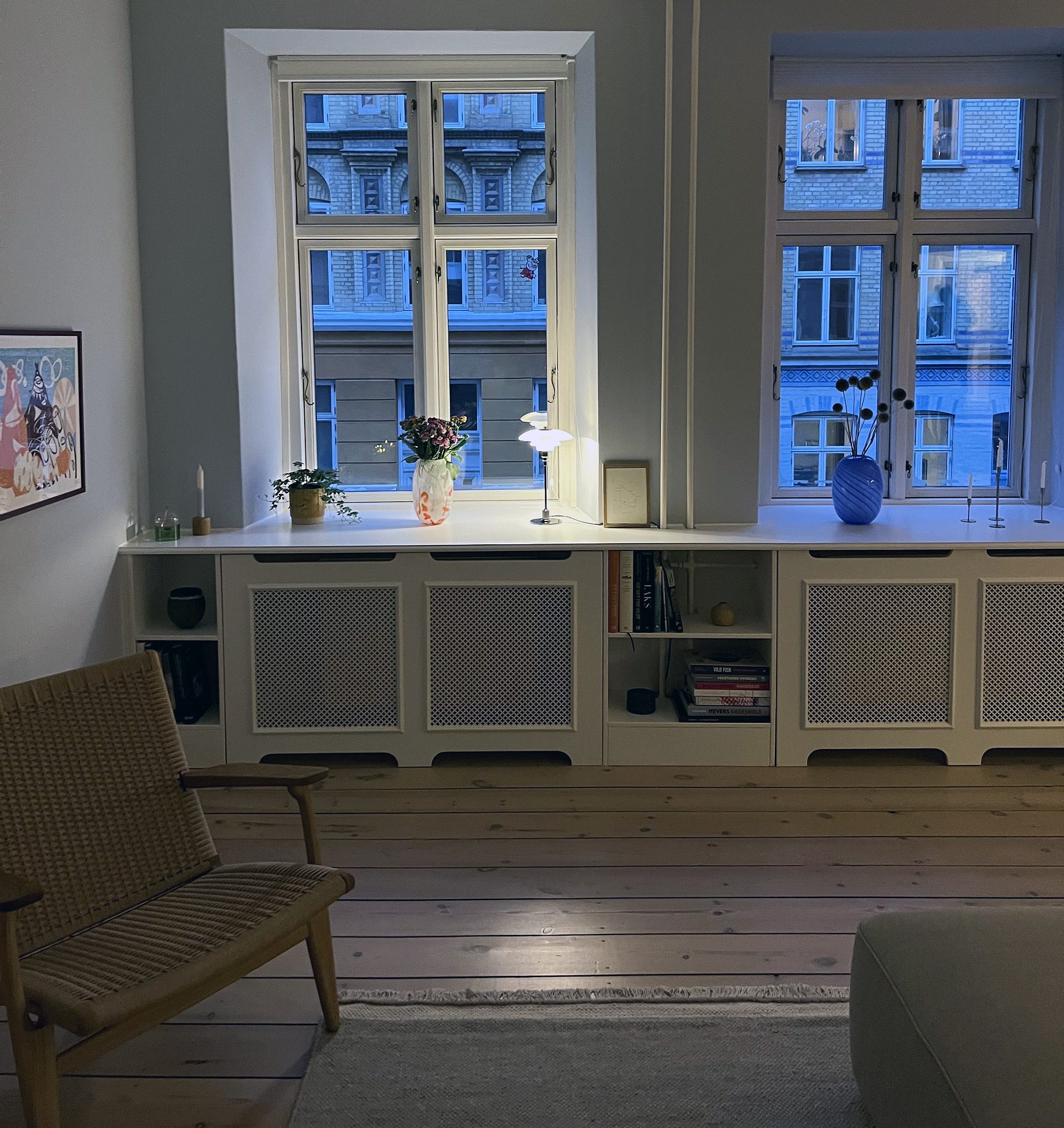 Radiatorskjuled med plads til opbevaring