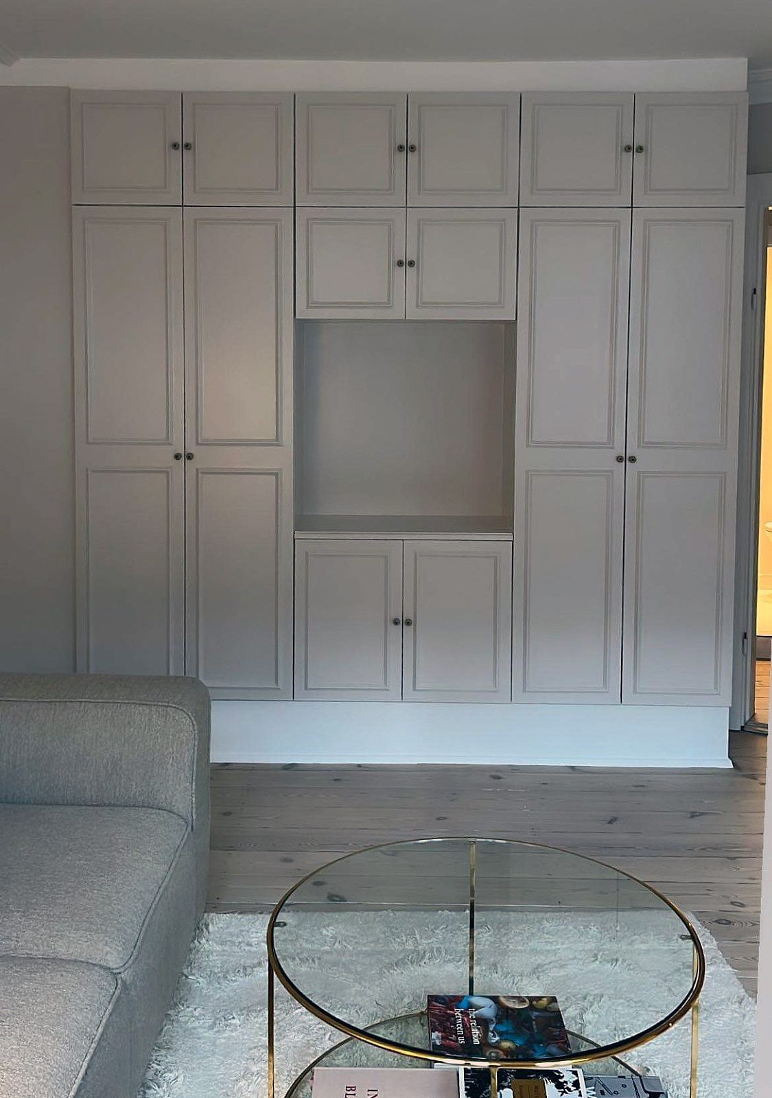 Indbyggede skabe i snedkerstil