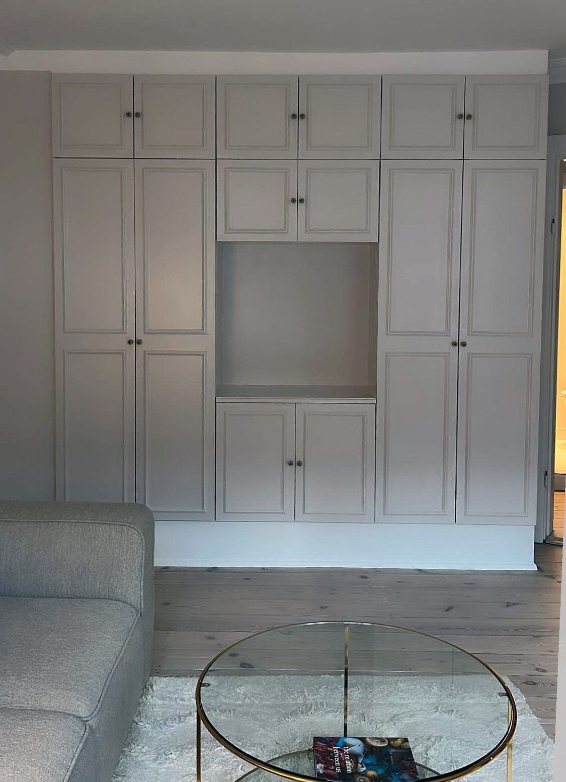 Indbyggede skabe i snedkerstil