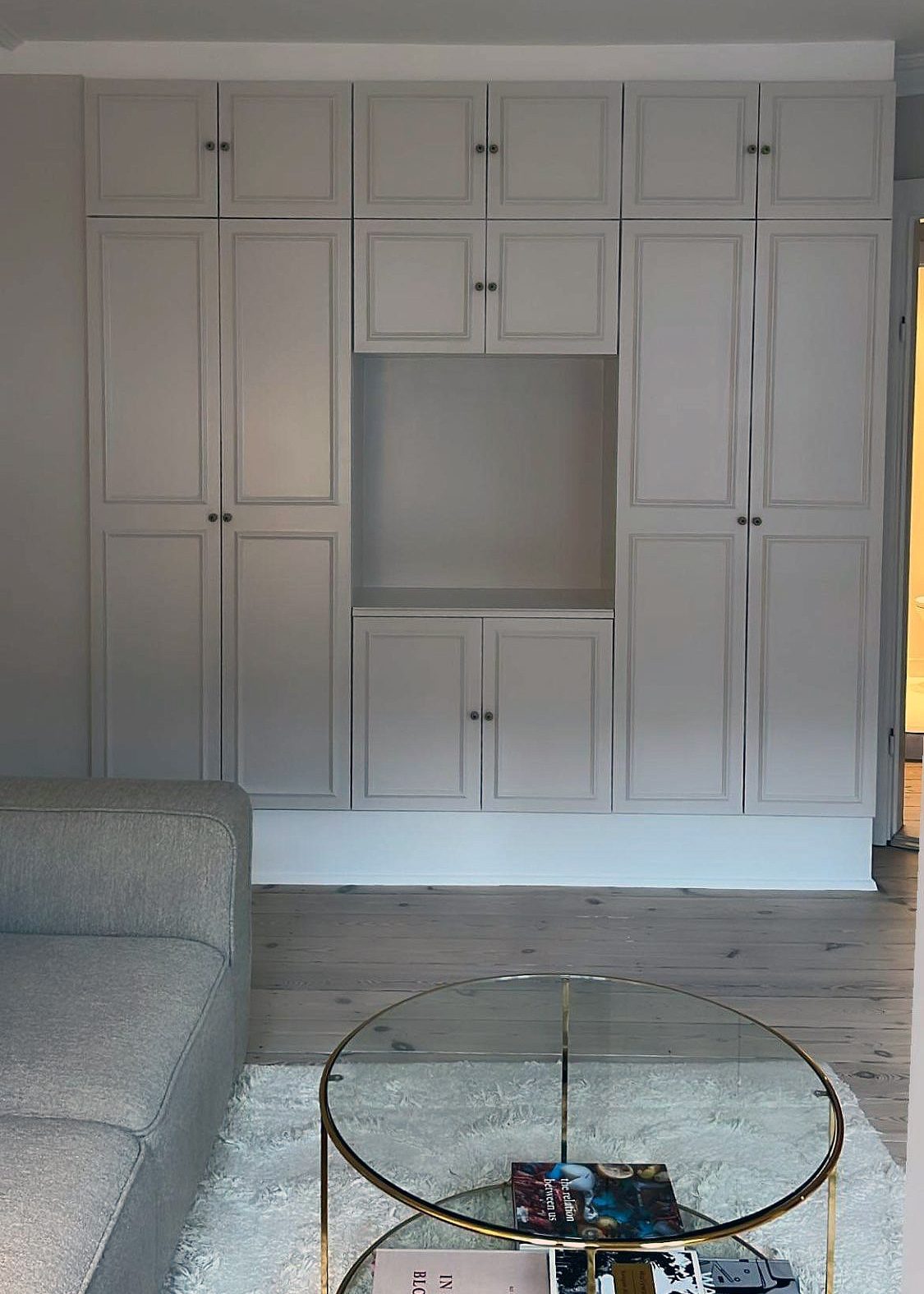 Indbyggede skabe i snedkerstil