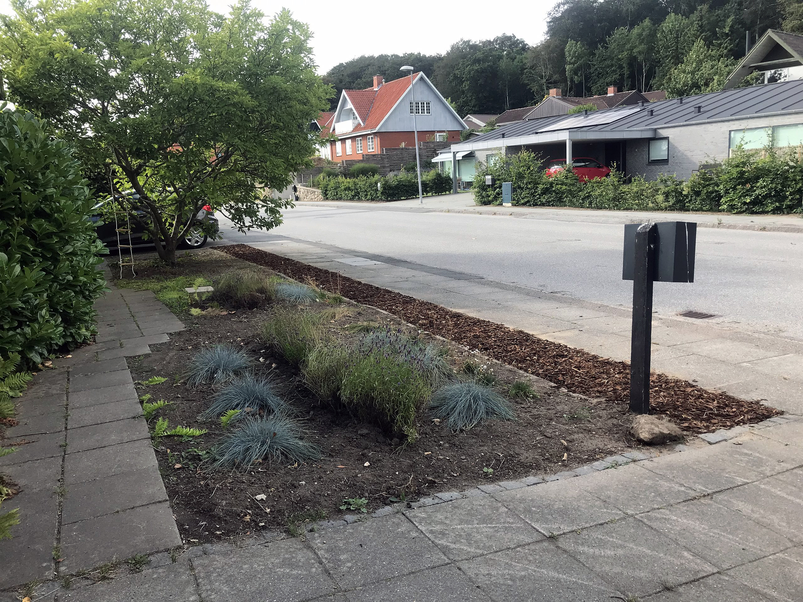 Flot stenbelægning med gamle mursten