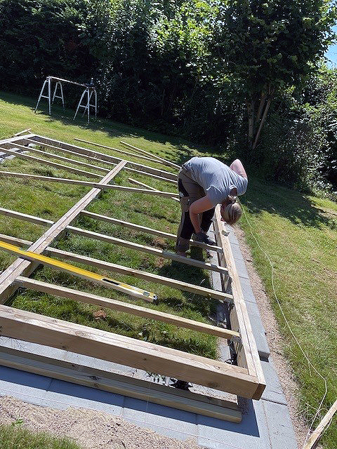 Praktisk anneks med pladebeklædning