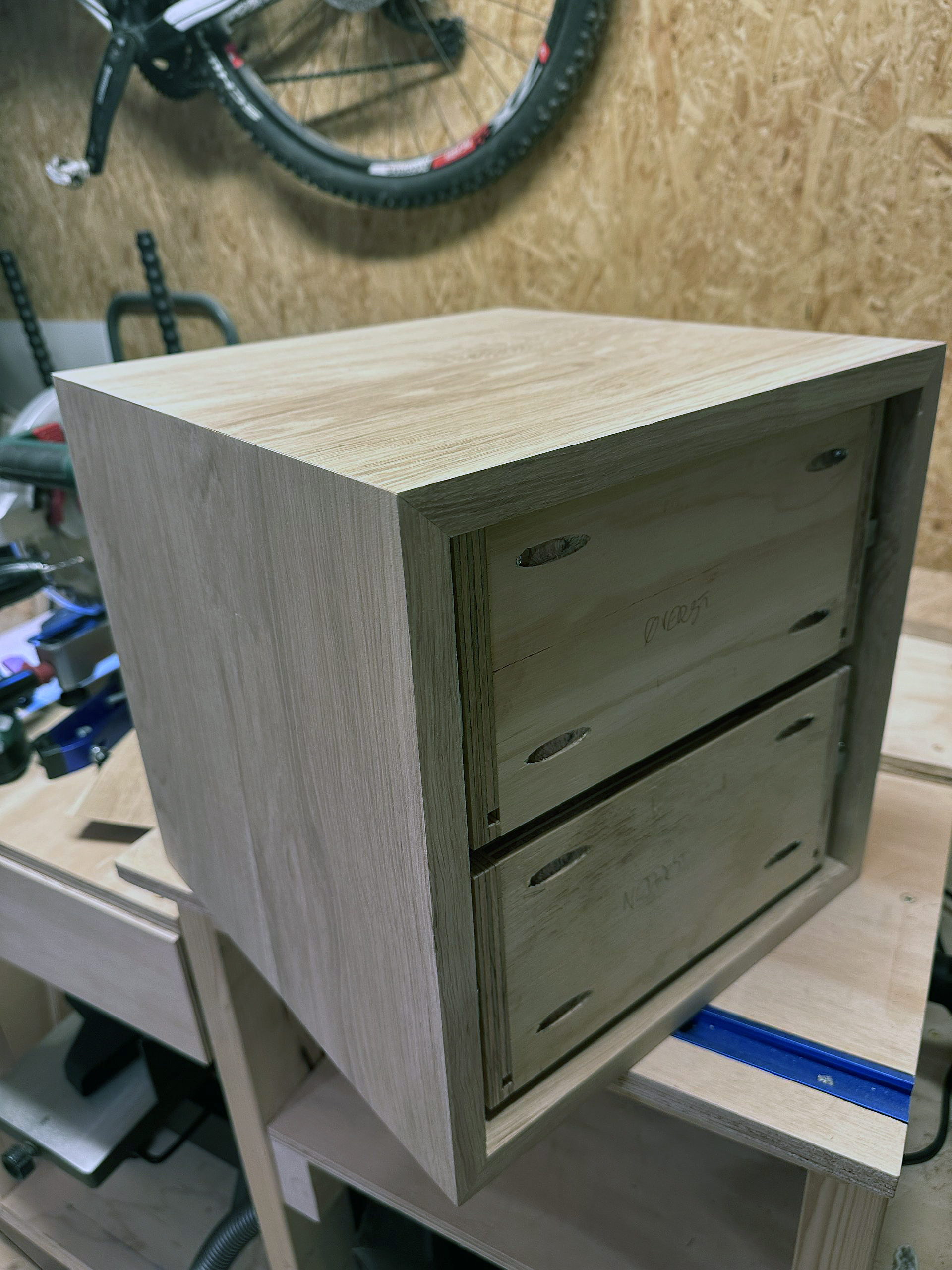 Snedkerens overlegne natbord