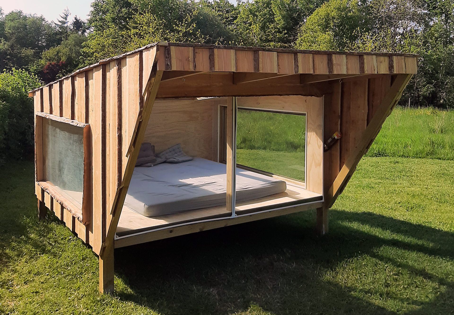 Shelter med indbygget vinduer