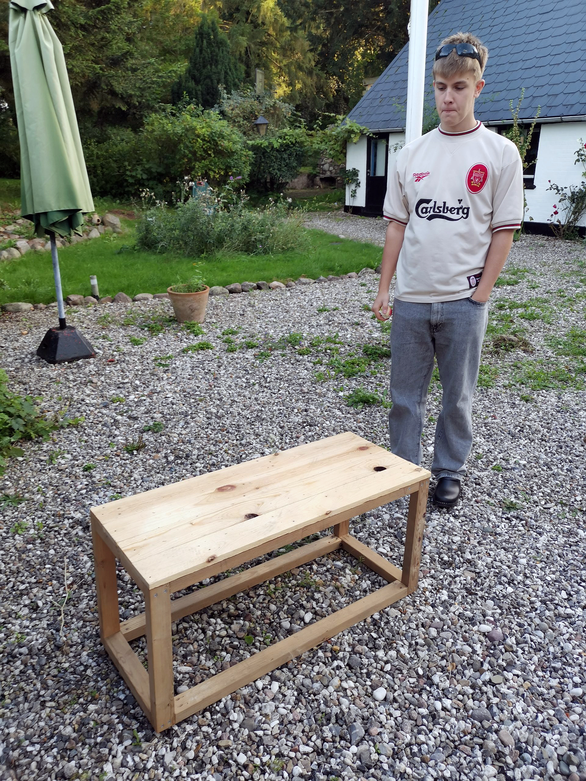 Flot og simpel træbænk af rester