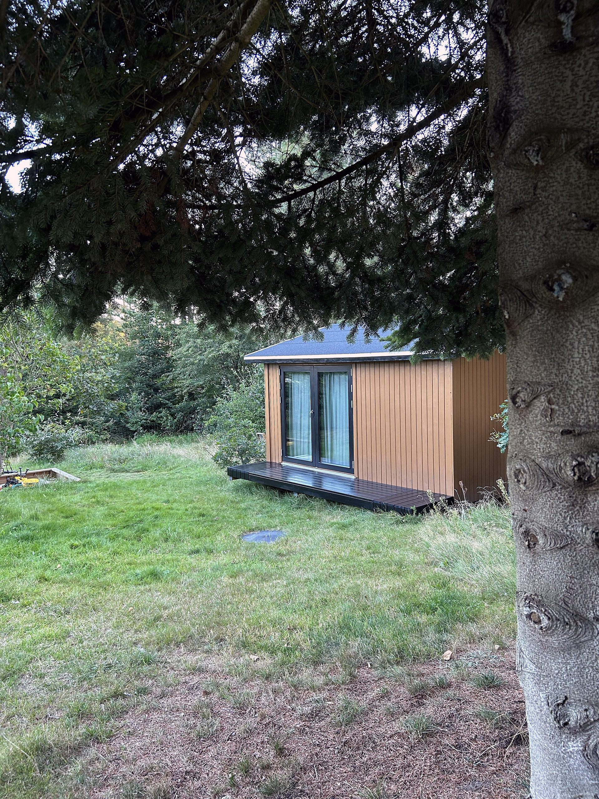 Hyggeligt anneks i skoven