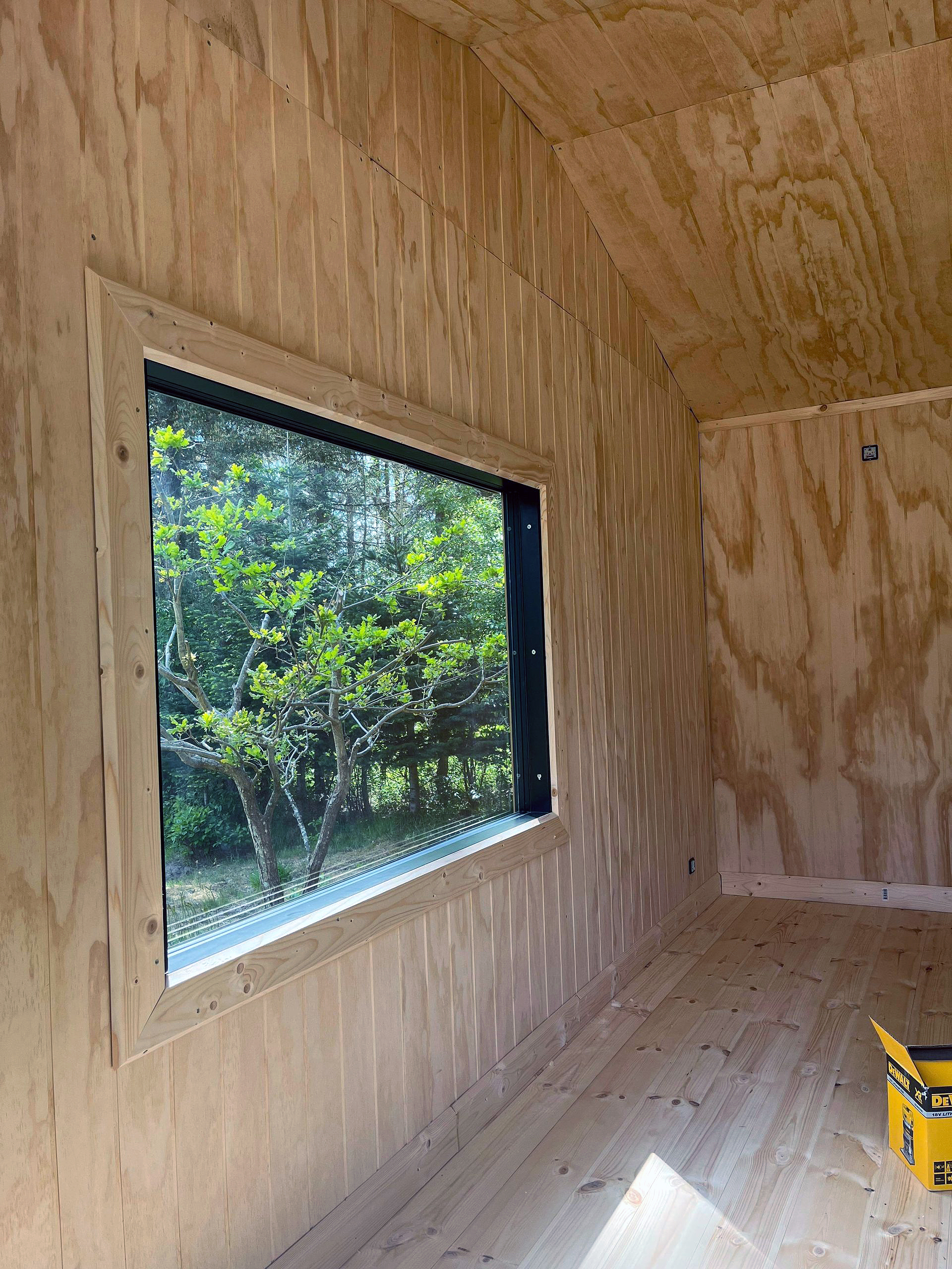 Hyggeligt anneks i skoven