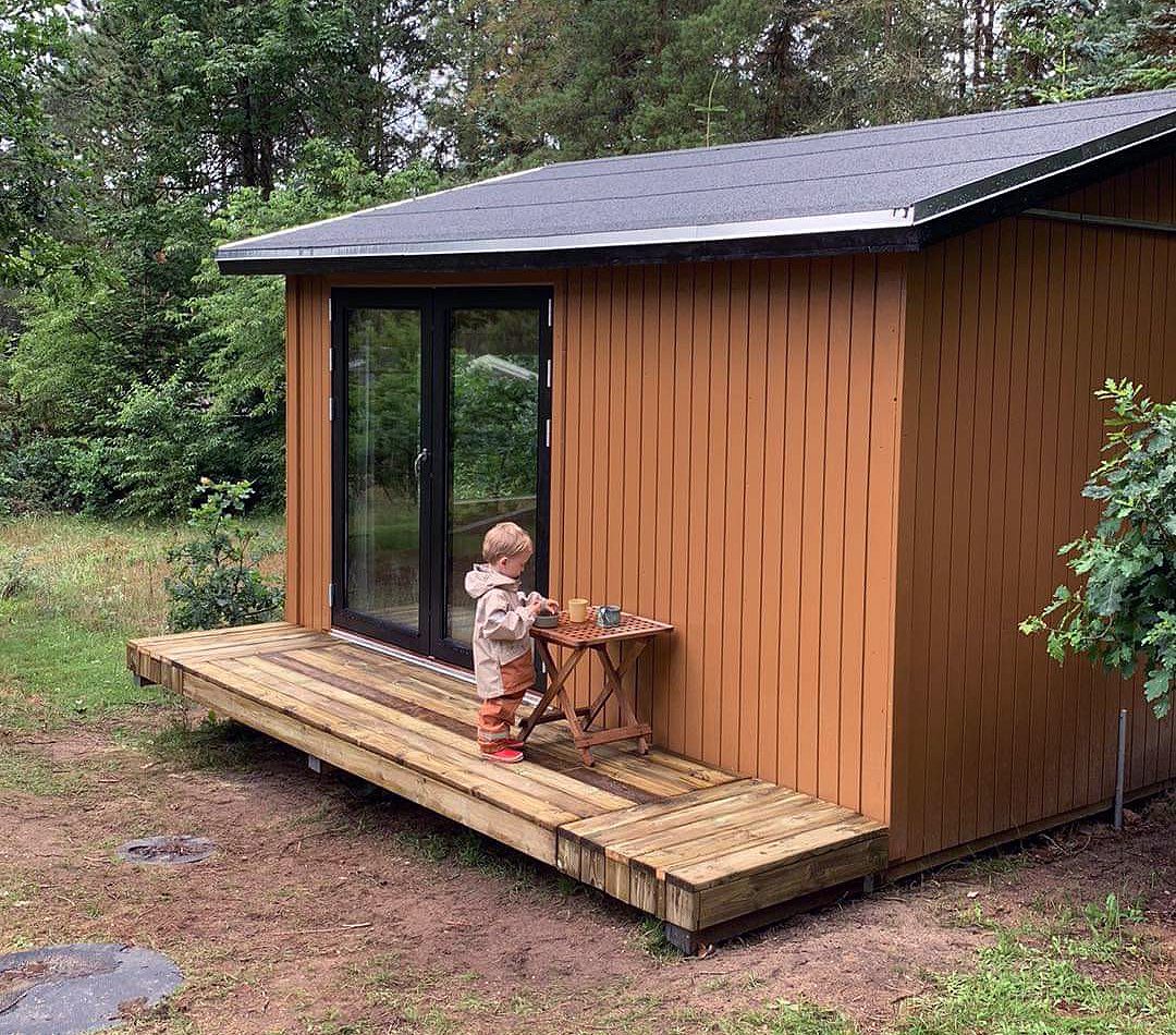 Hyggeligt anneks i skoven