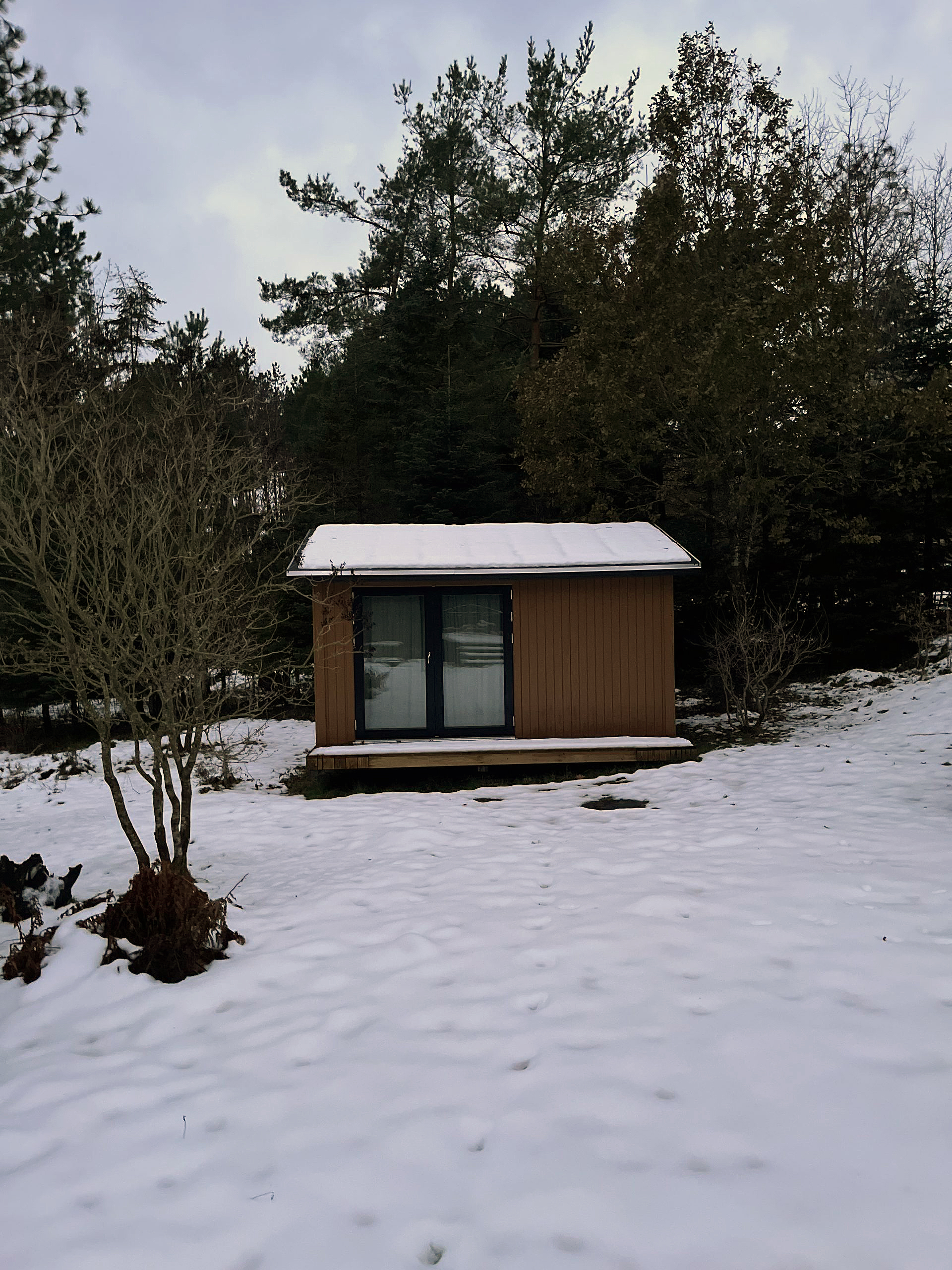 Hyggeligt anneks i skoven