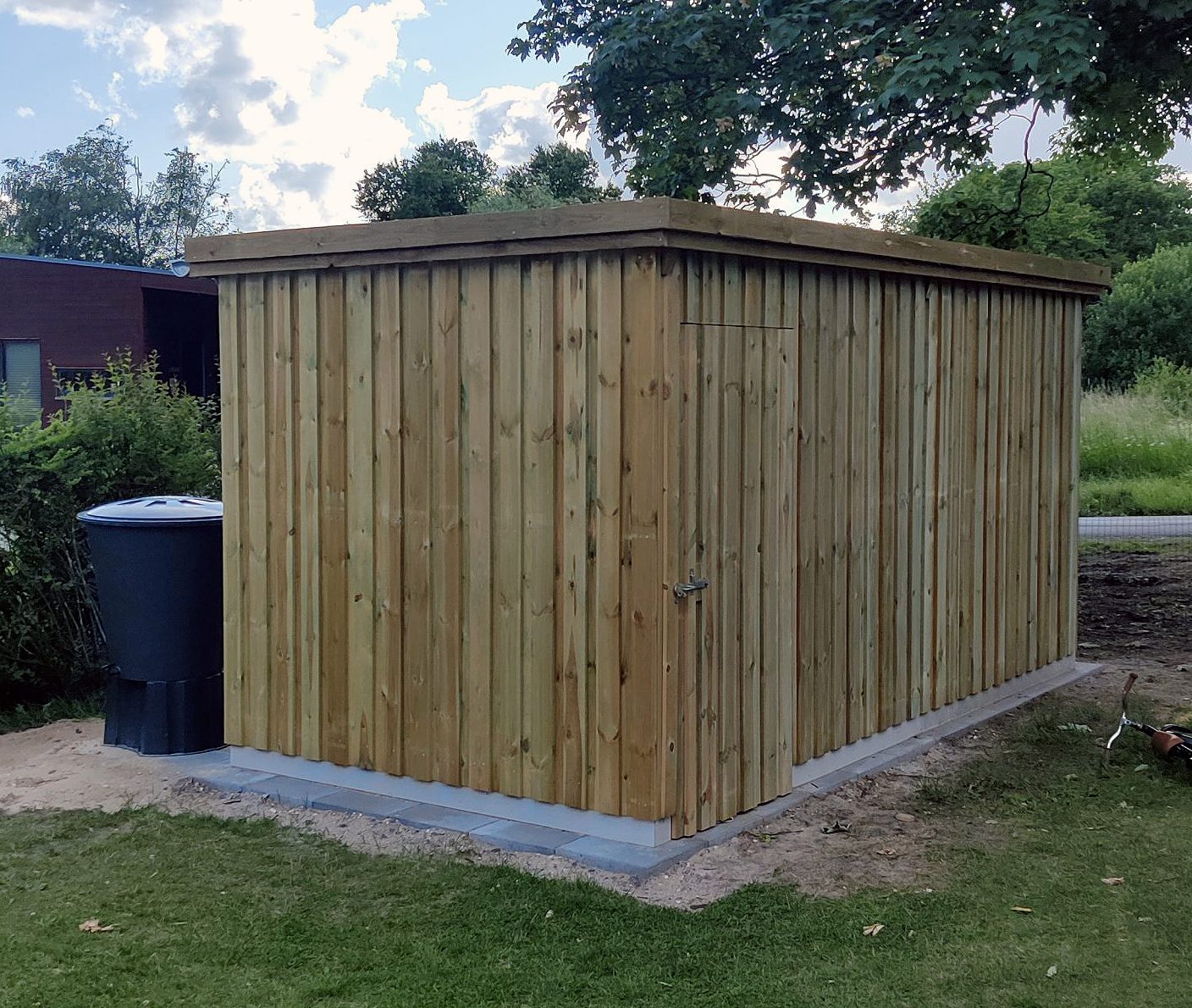 Lille redskabsskur i baghaven