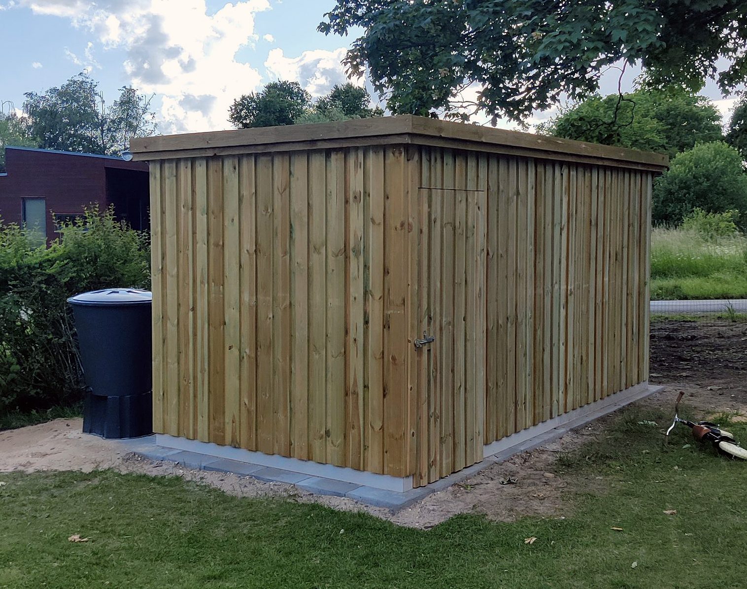 Lille redskabsskur i baghaven