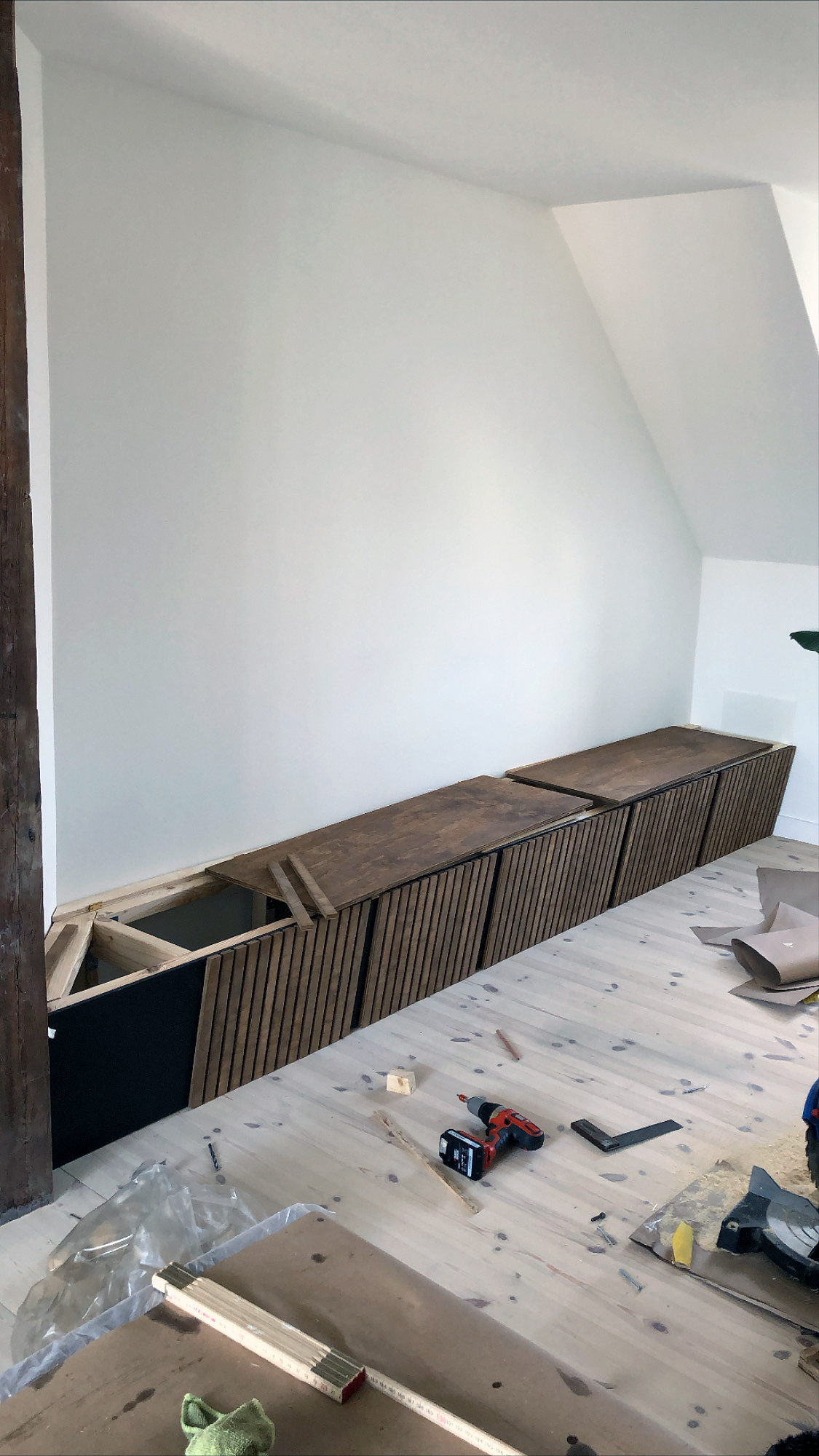 Charmerende slagbæk i hjørnet