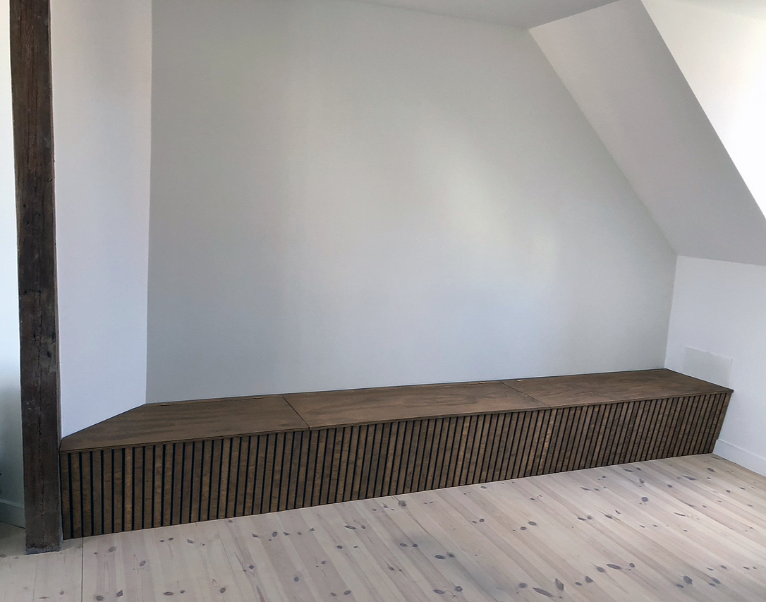 Charmerende slagbæk i hjørnet