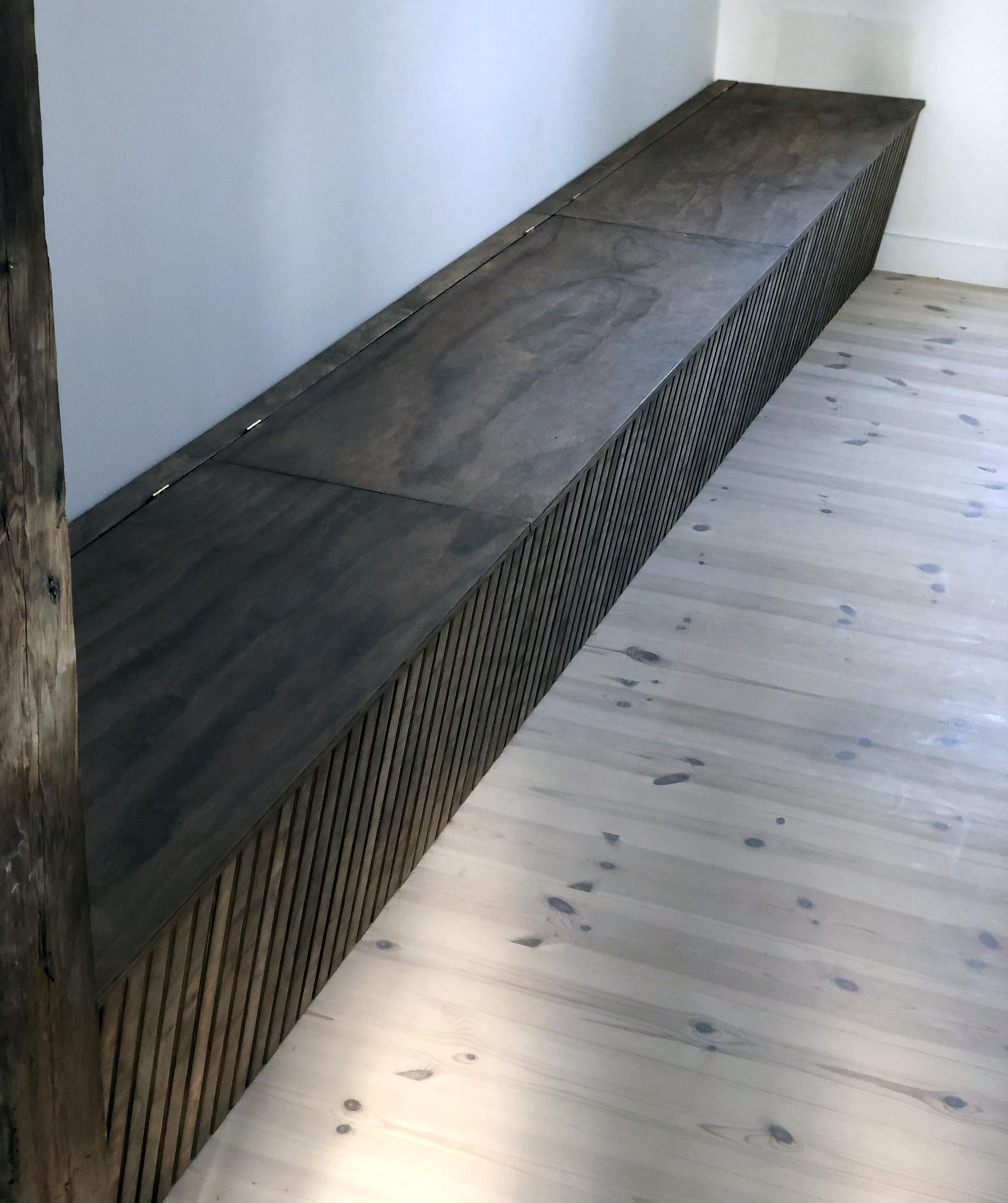 Charmerende slagbæk i hjørnet