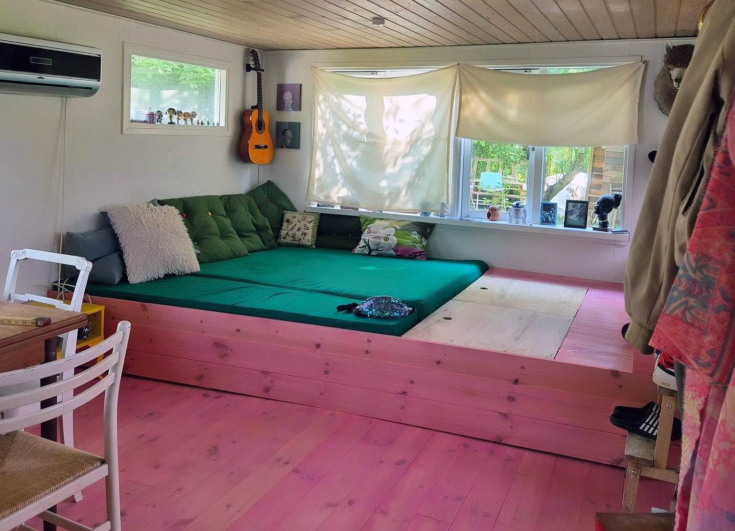 Farv gulvplankerne lyserøde