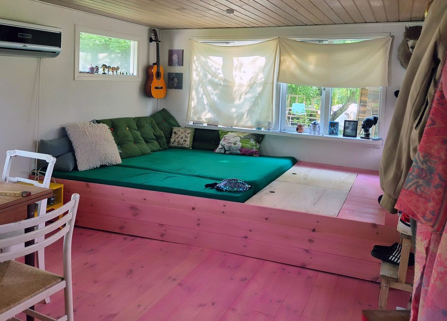 Farv gulvplankerne lyserøde