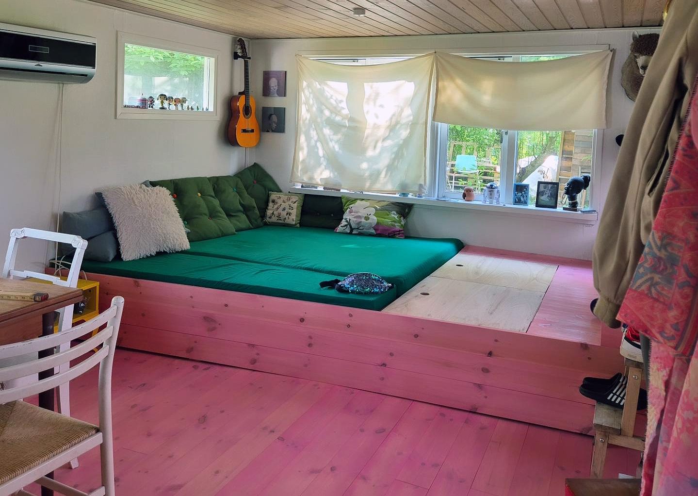 Farv gulvplankerne lyserøde