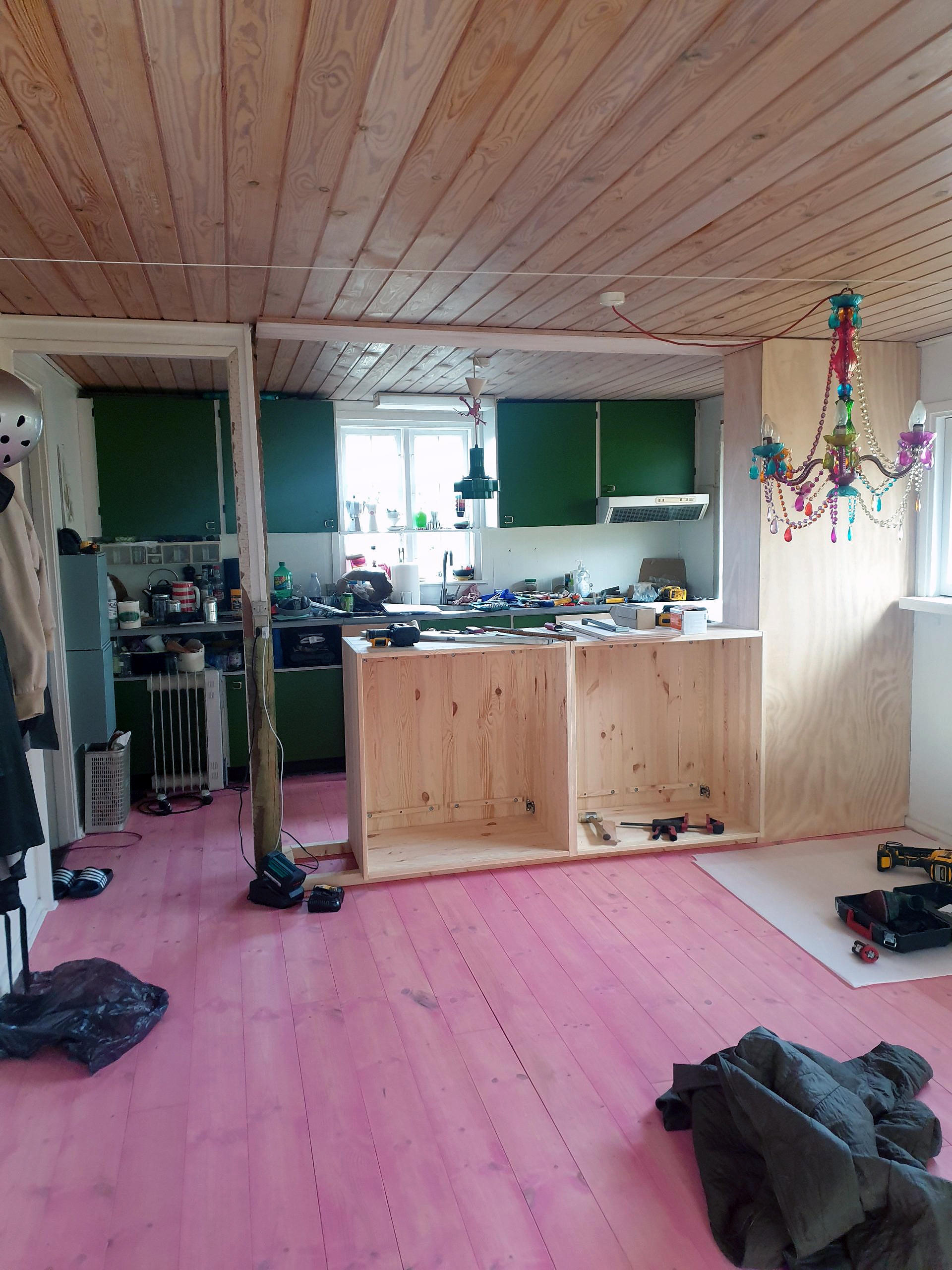 Farv gulvplankerne lyserøde