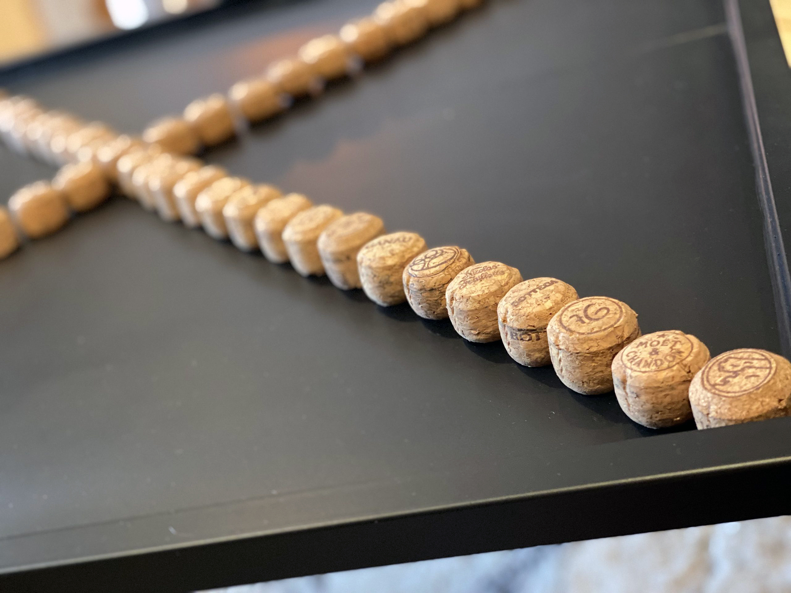 Sofabordplade af 550 korkpropper!