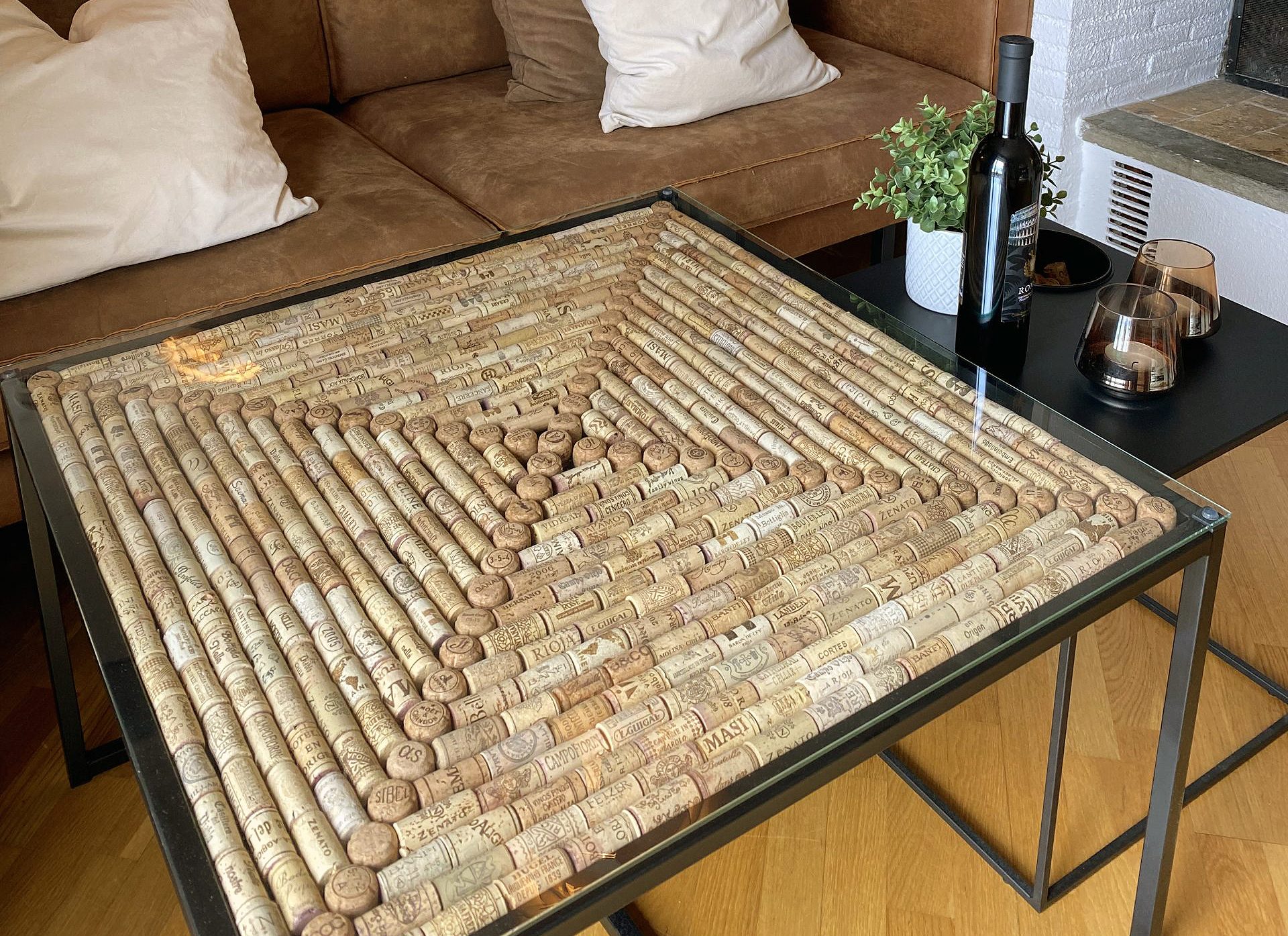 Sofabordplade af 550 korkpropper!