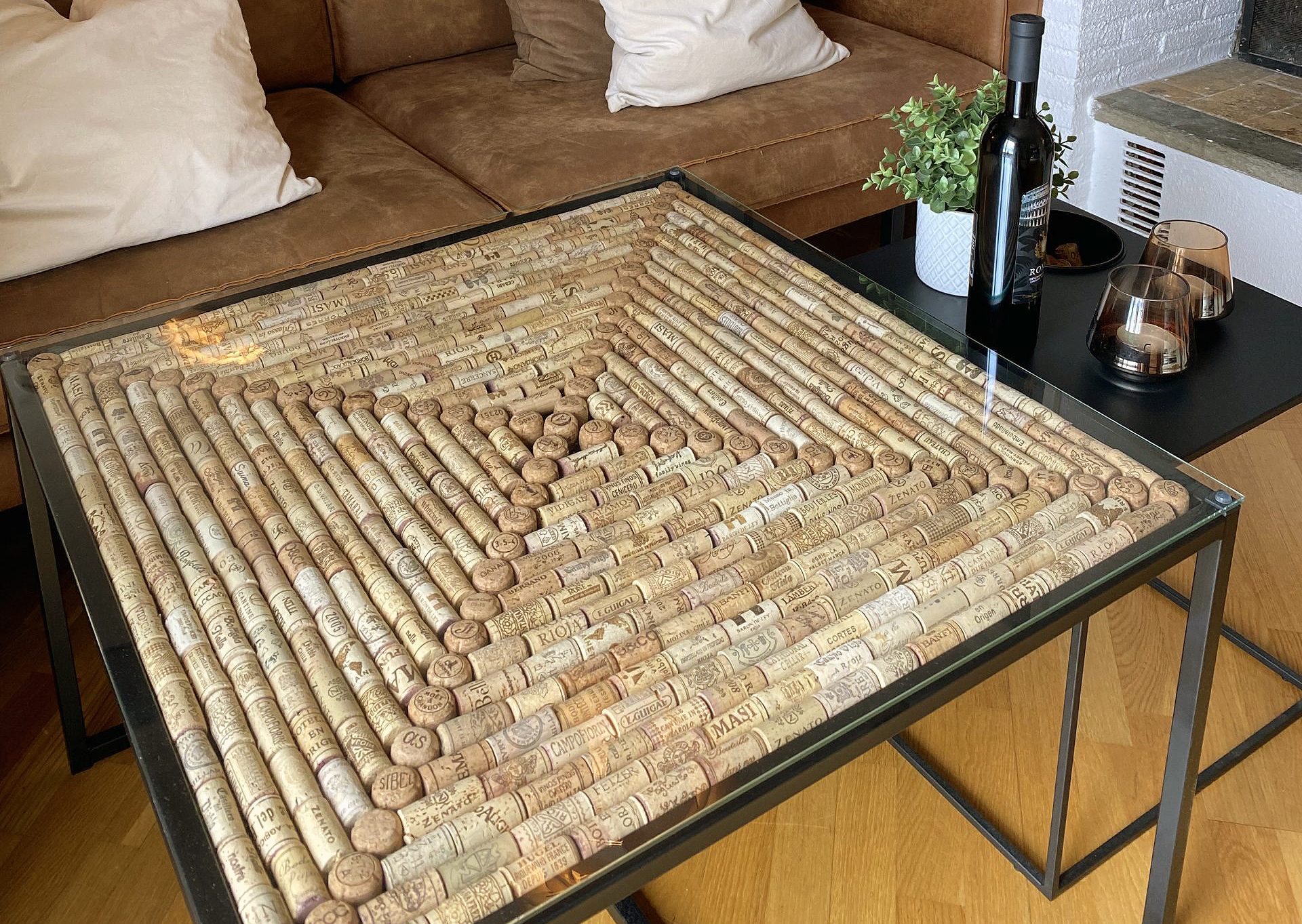 Sofabordplade af 550 korkpropper!