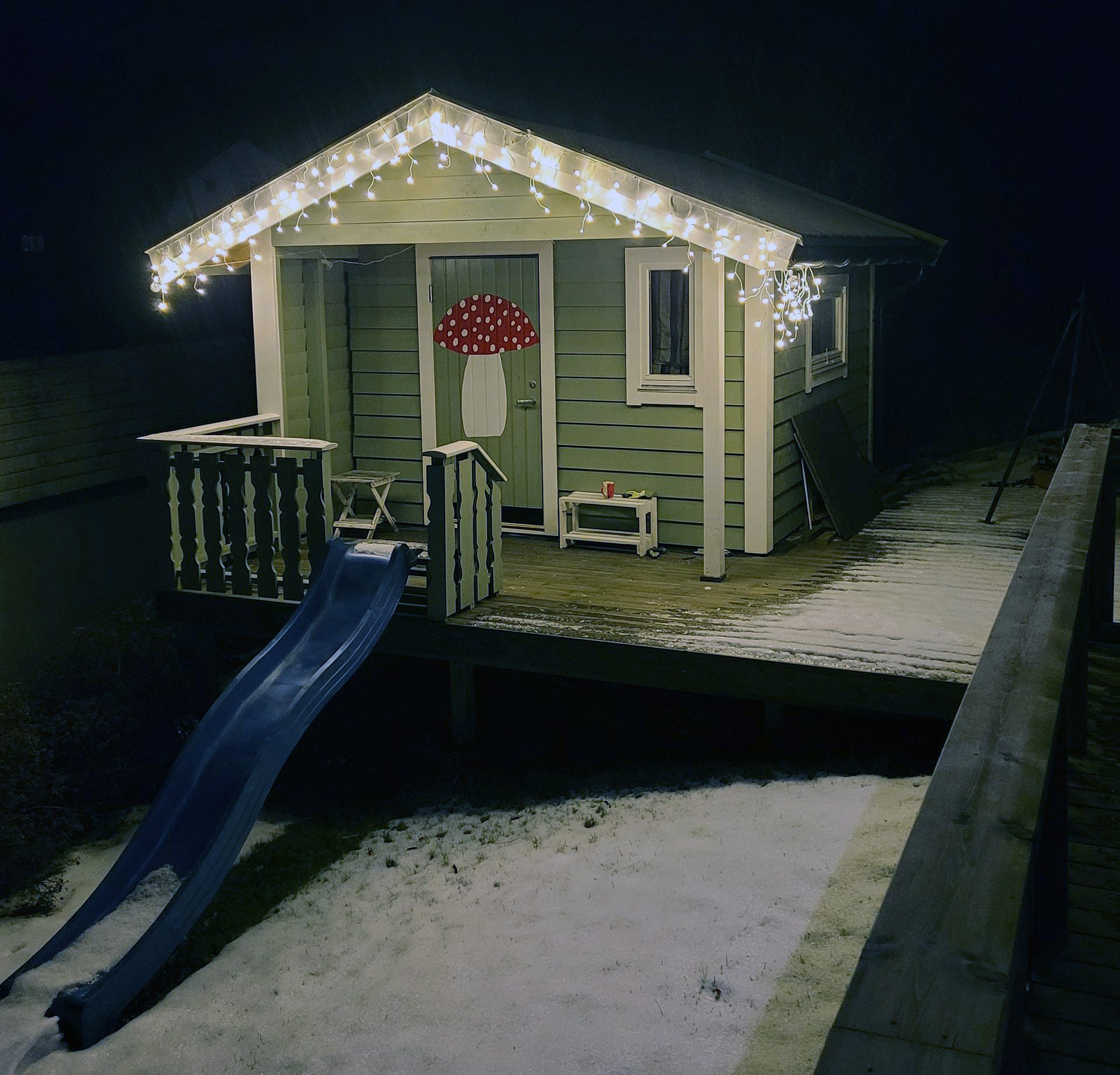 Legehus med plads til overnatning